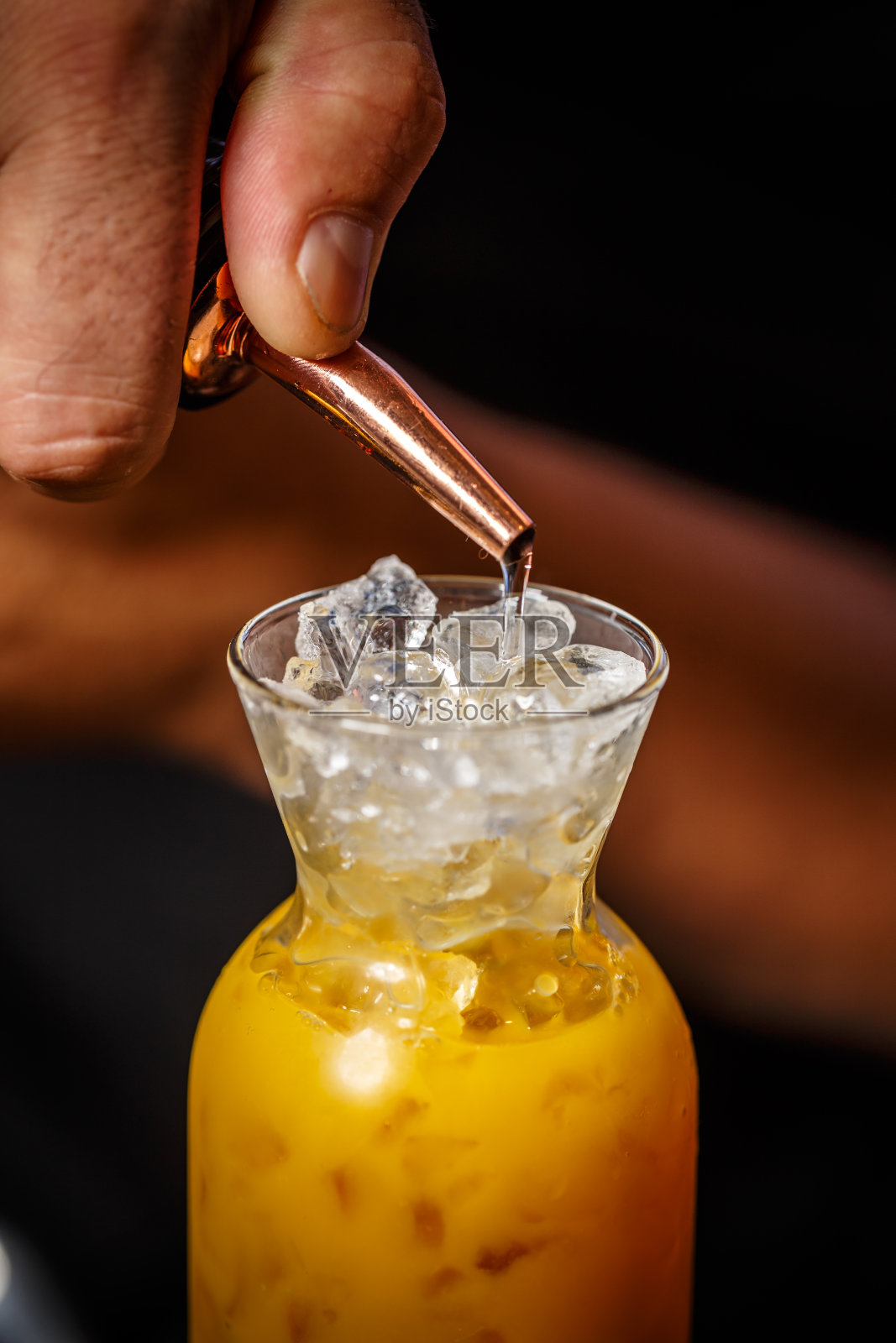 调酒师工作照片摄影图片