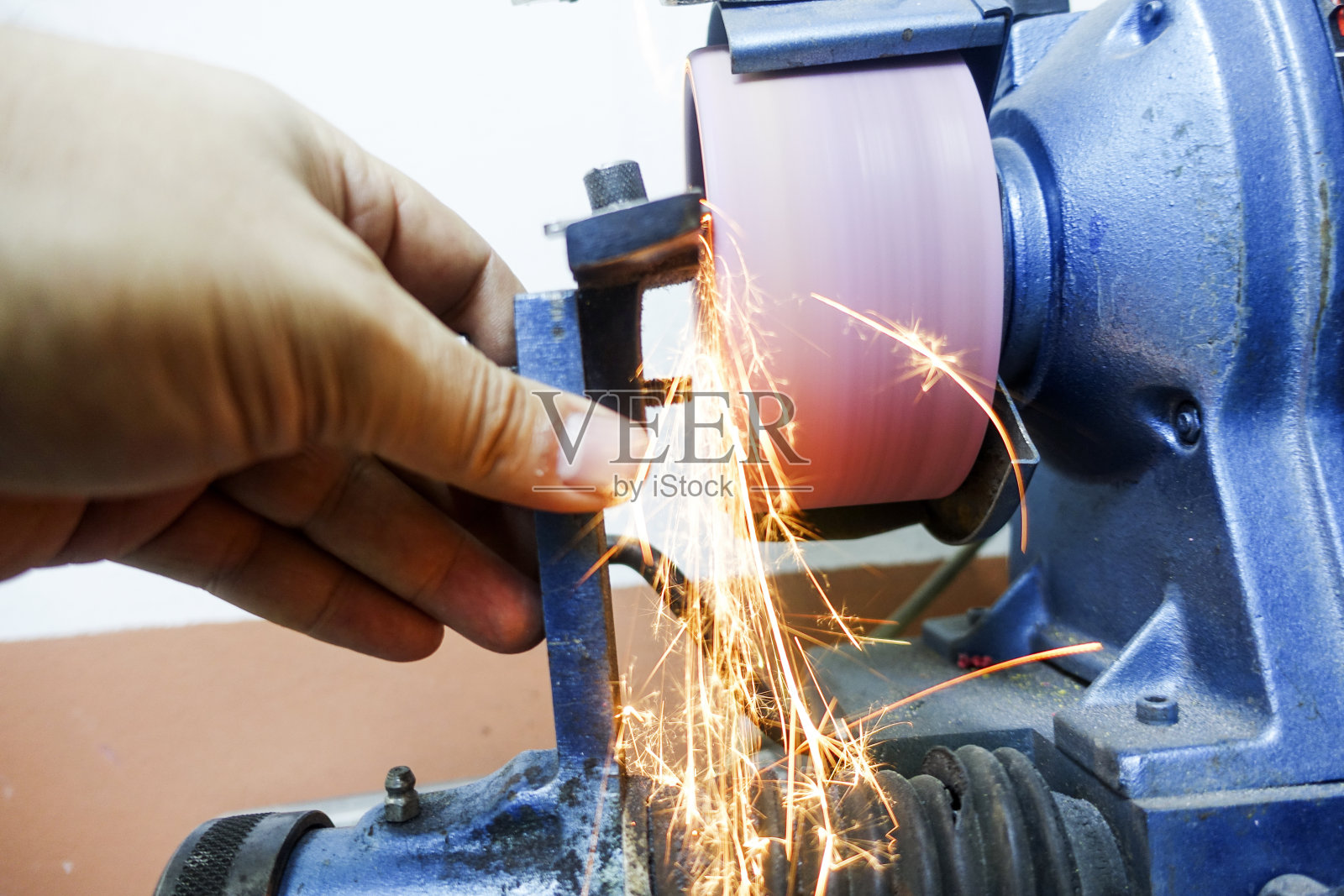 磨或磨金属照片摄影图片