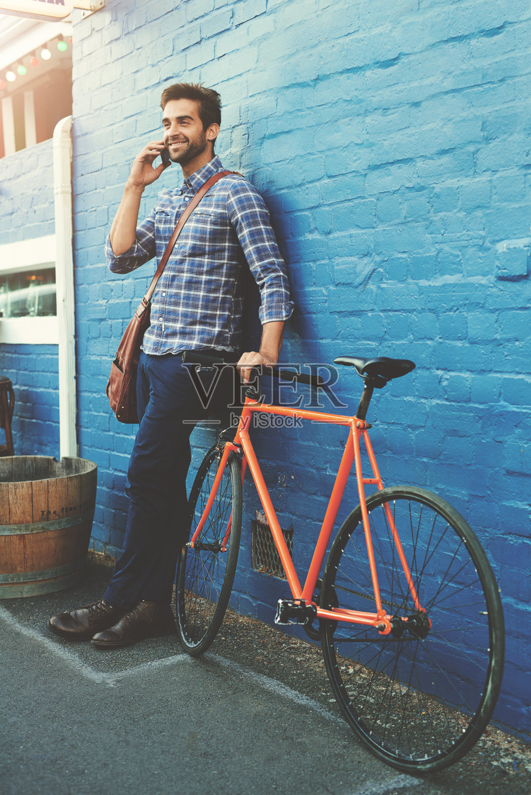 自行车带你去那里，手机带你去哪里照片摄影图片