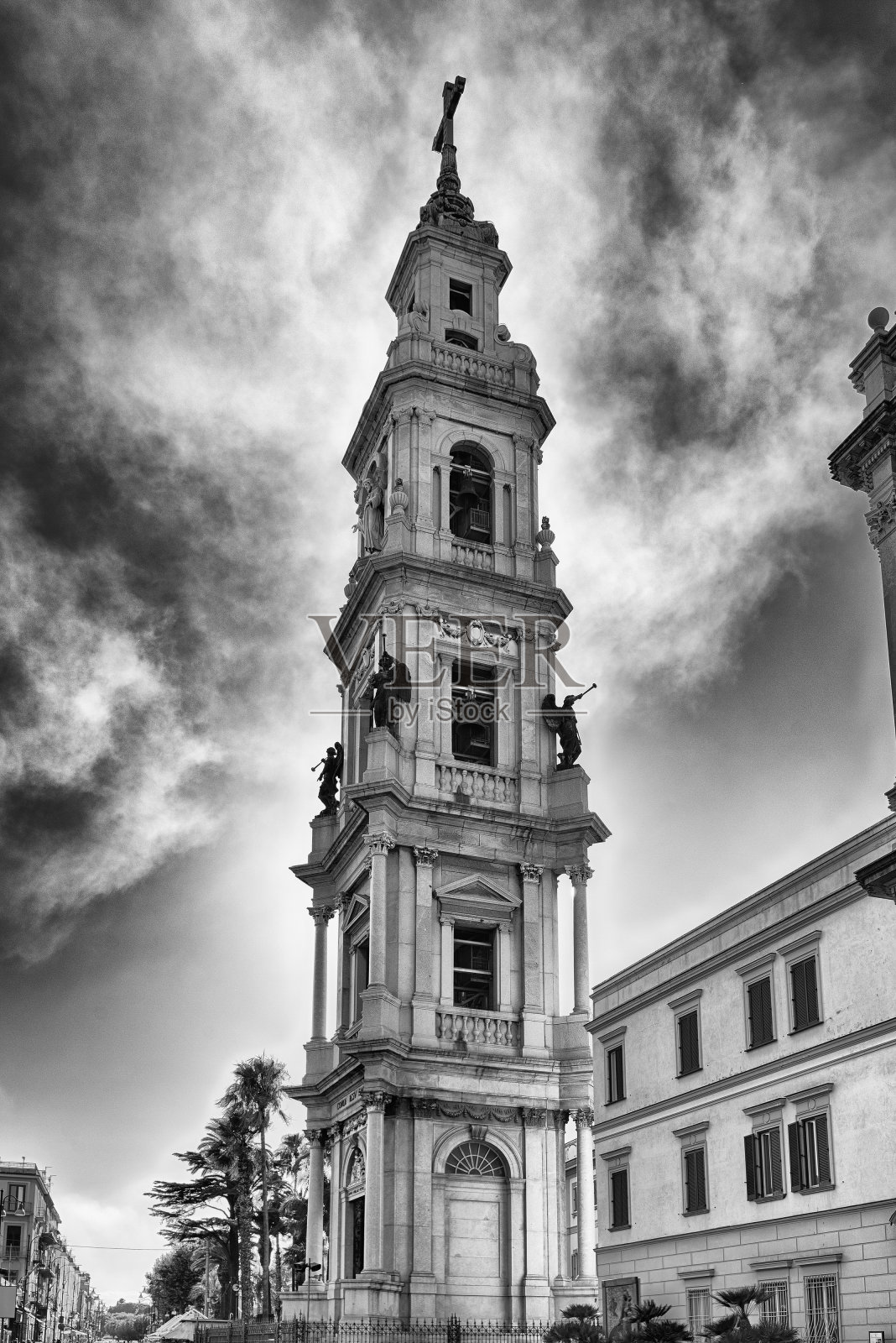 意大利庞贝玫瑰圣母堂的钟楼照片摄影图片