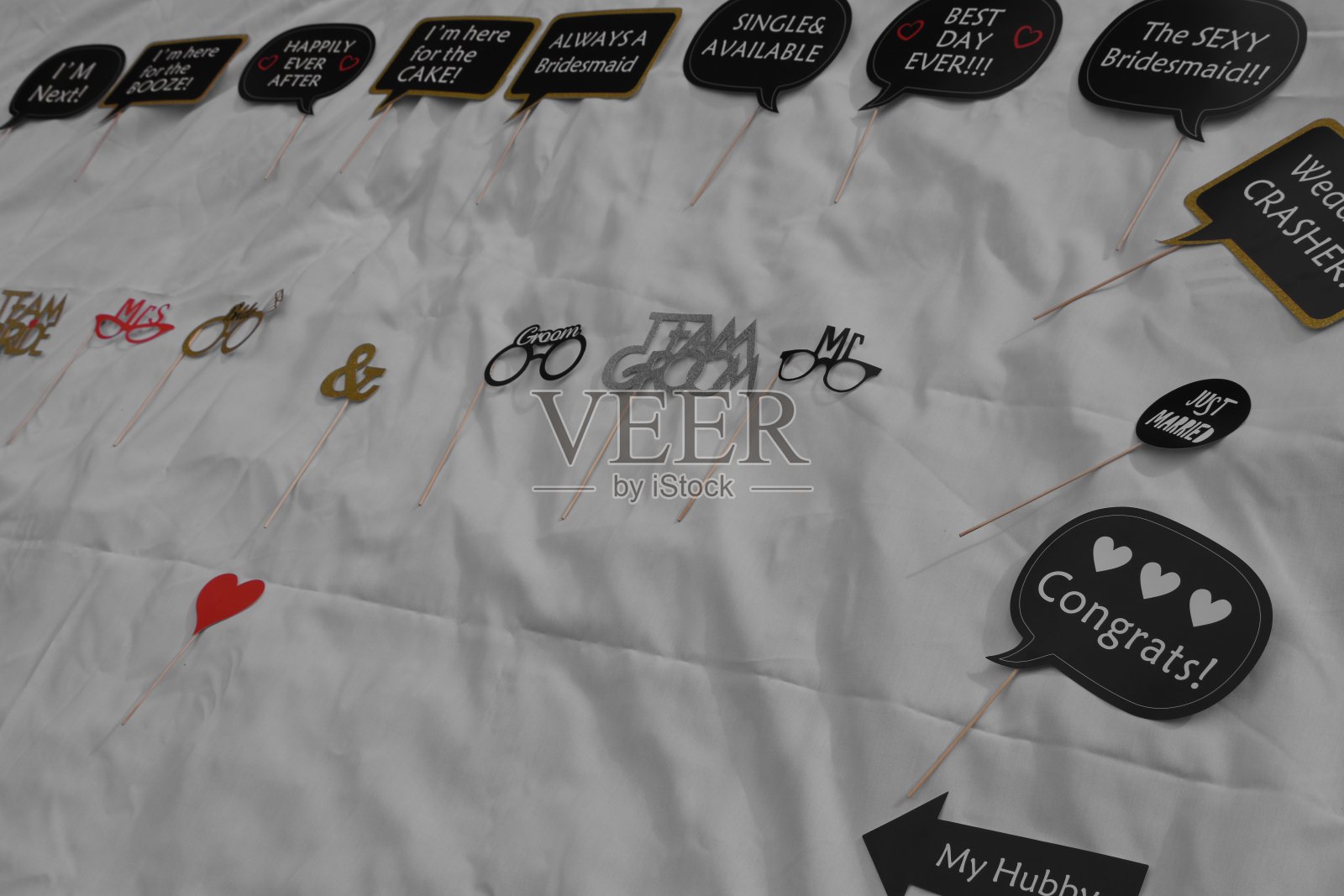 一套婚纱照配件照片摄影图片