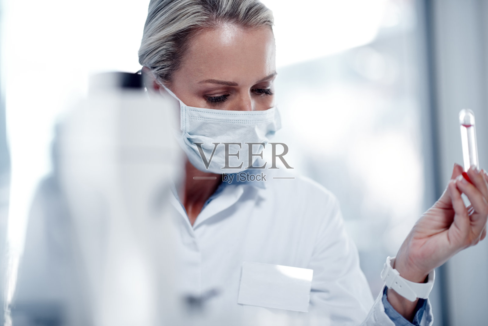 检验她的一些科学理论照片摄影图片