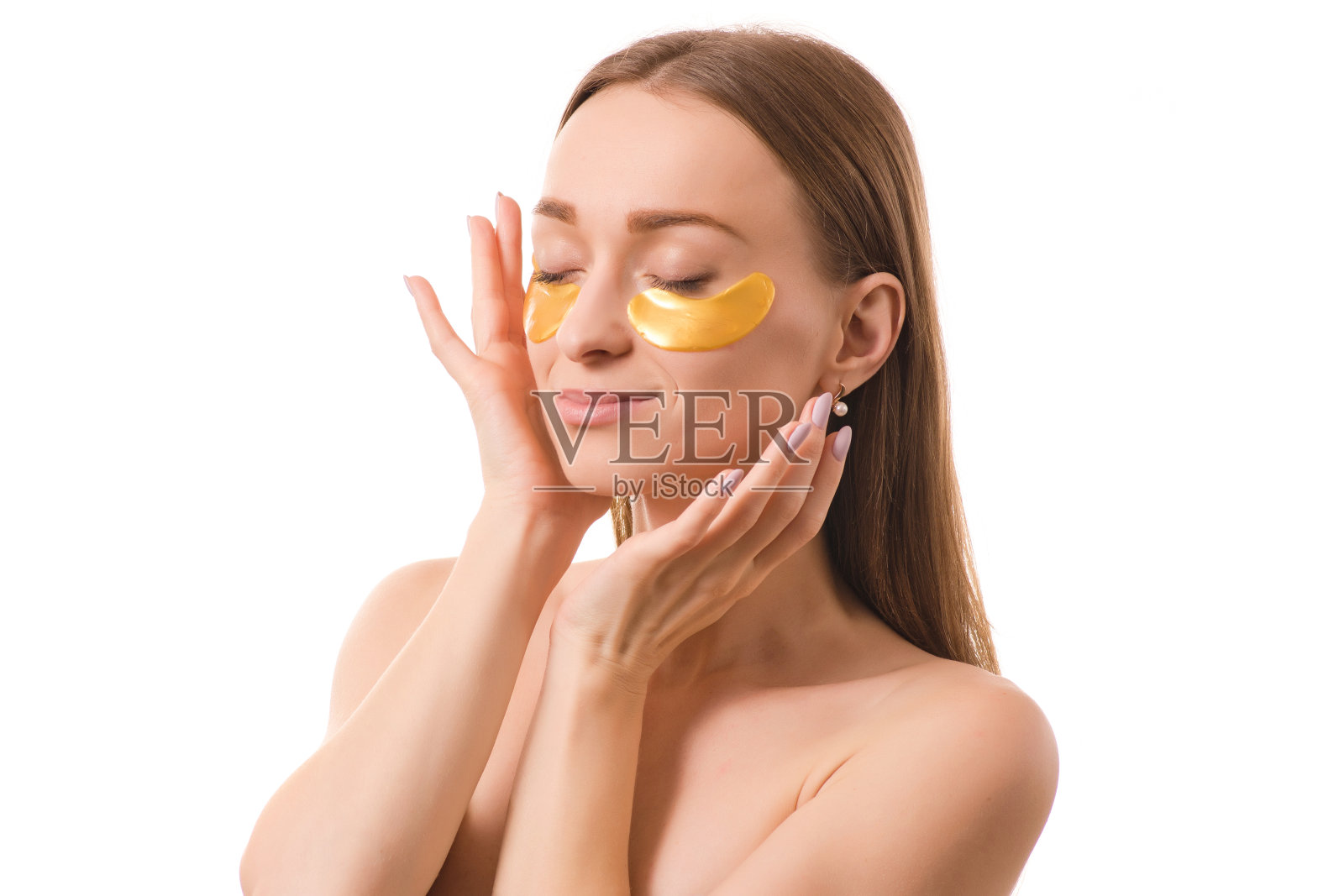 美丽的年轻女子脸上的眼罩照片摄影图片