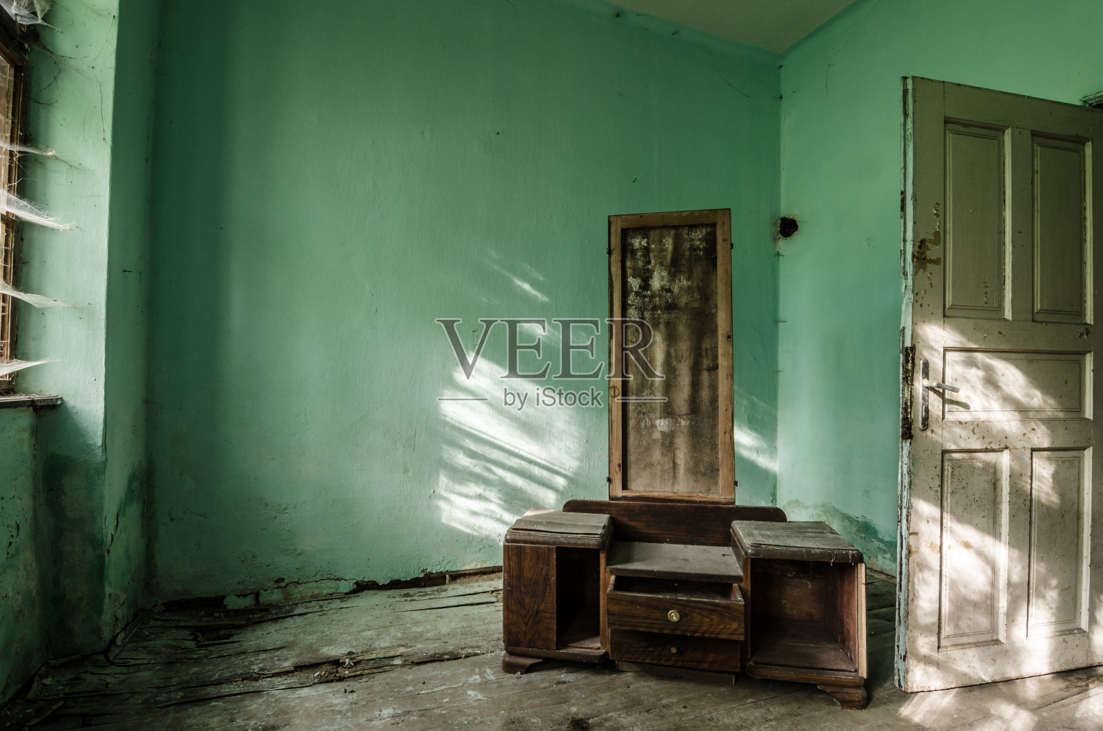 带镜盒的绿色房间照片摄影图片