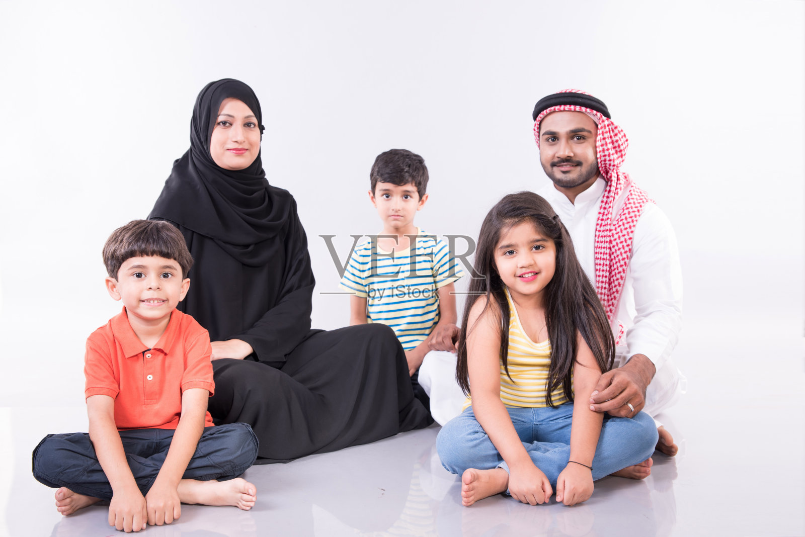 阿拉伯家庭居家场景照片摄影图片
