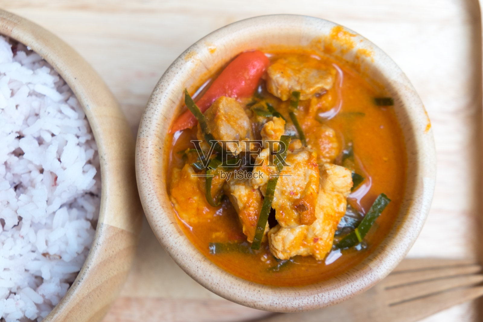 泰式帕能猪肉咖喱饭照片摄影图片