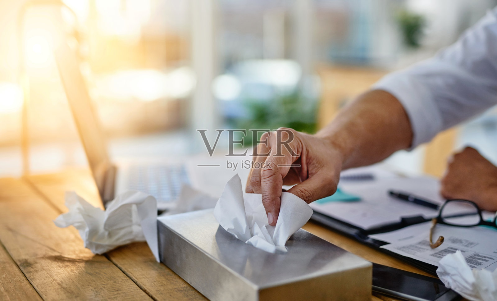 一个接一个的组织，流感不会消失的照片摄影图片