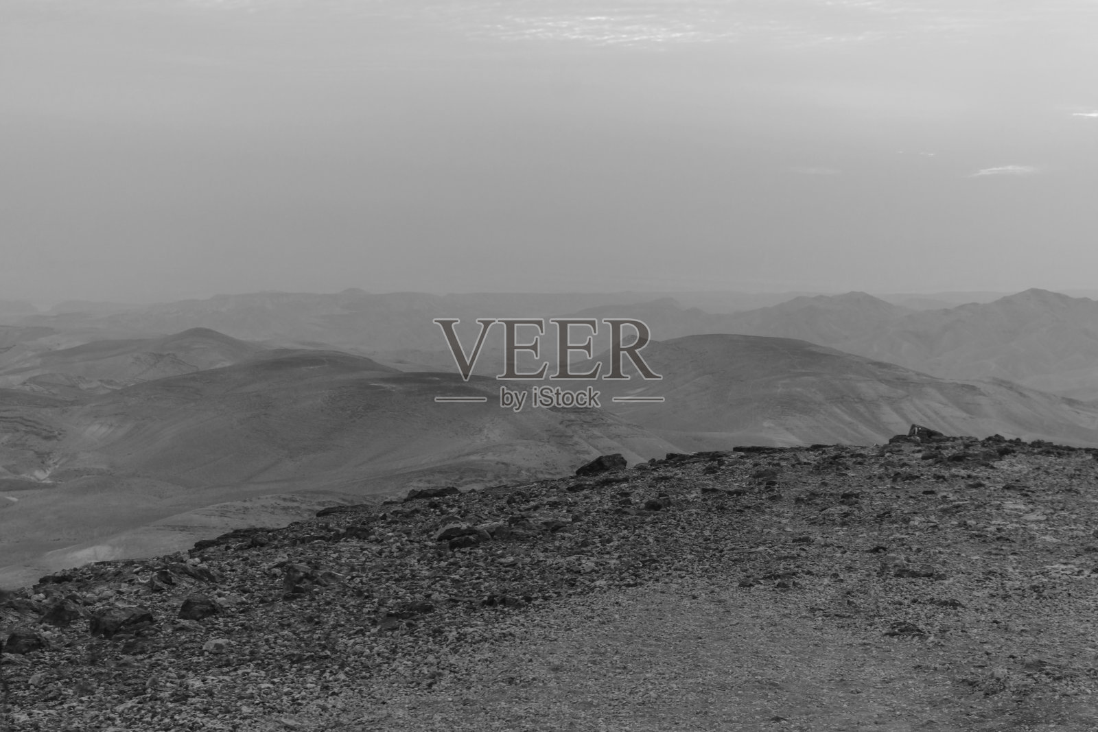 以色列内盖夫犹太沙漠的神秘蓝色早晨景观照片摄影图片