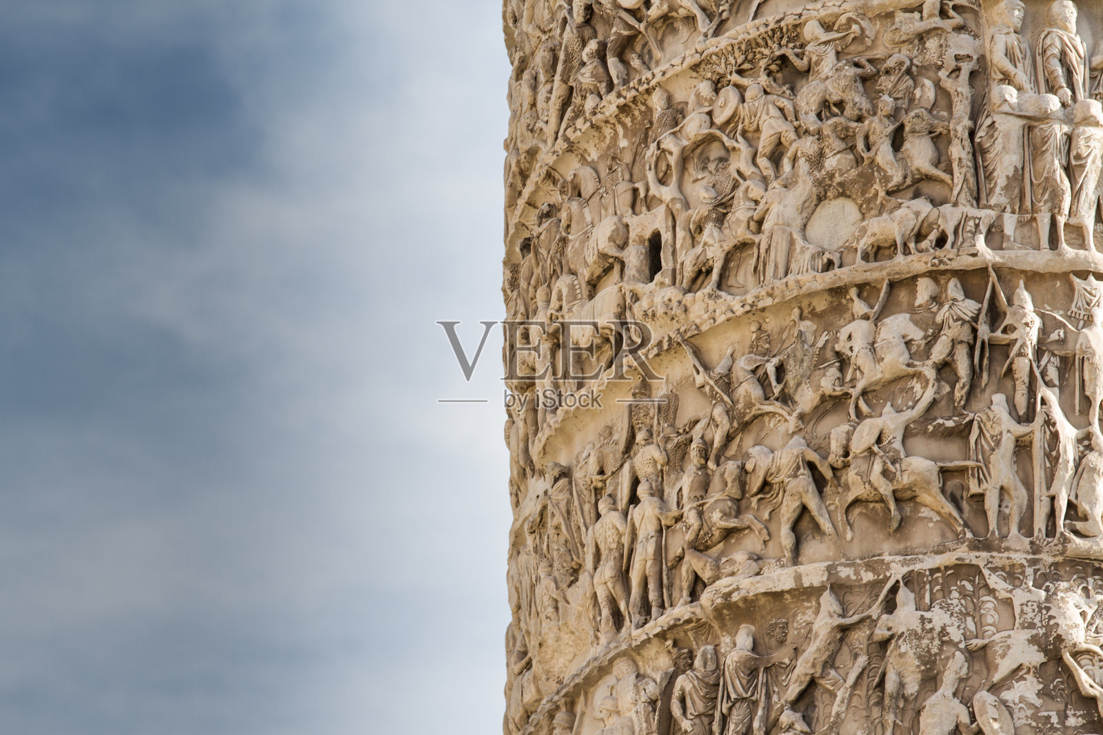 图拉真圆柱，意大利罗马照片摄影图片