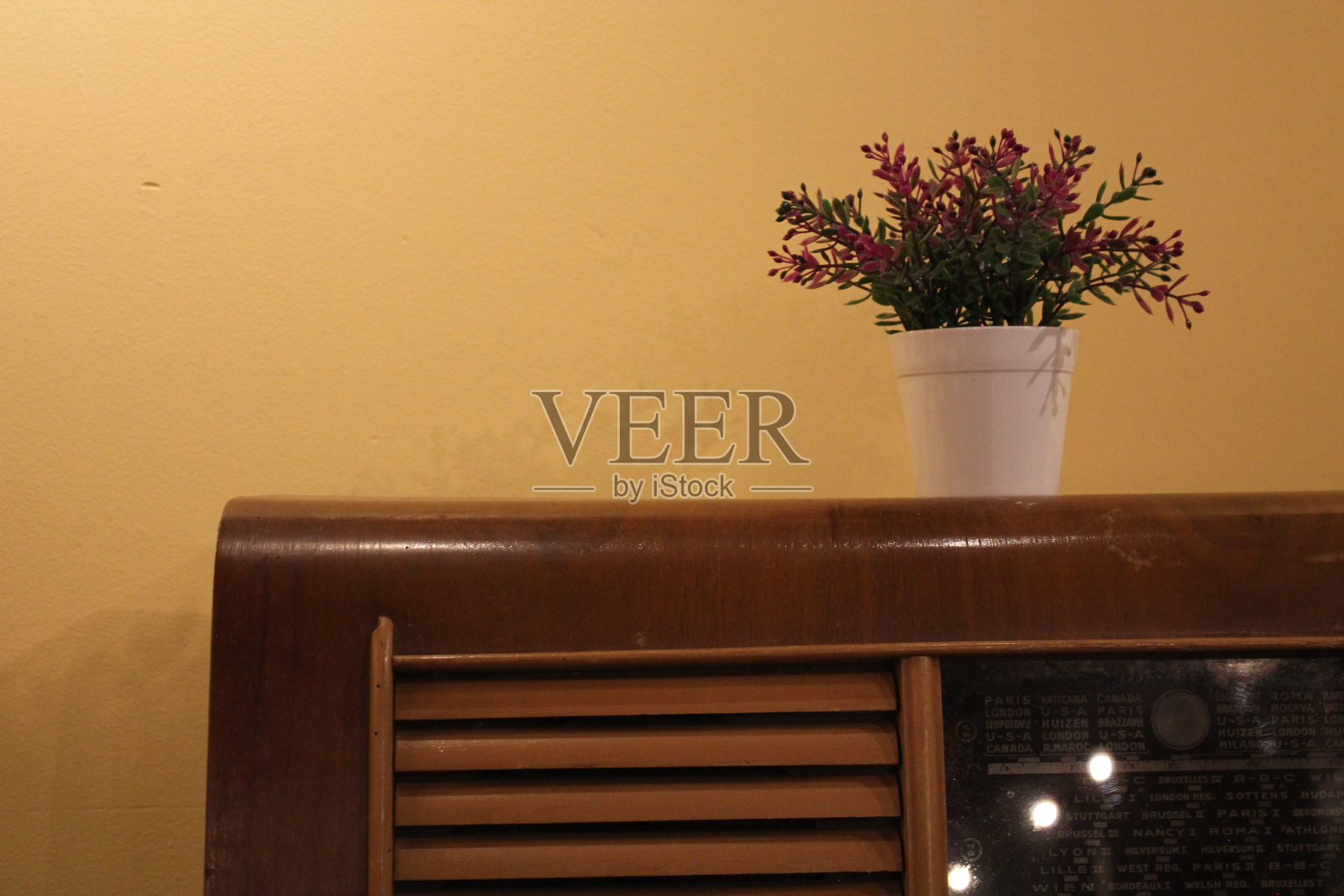 古董阀门收音机在复古风格照片摄影图片