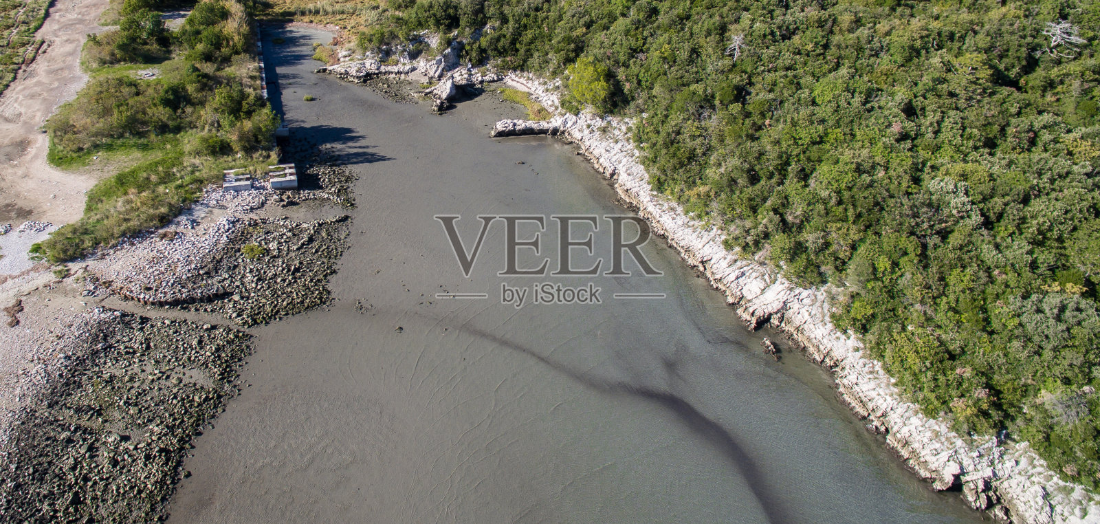 航拍海水污染与生态污染照片摄影图片