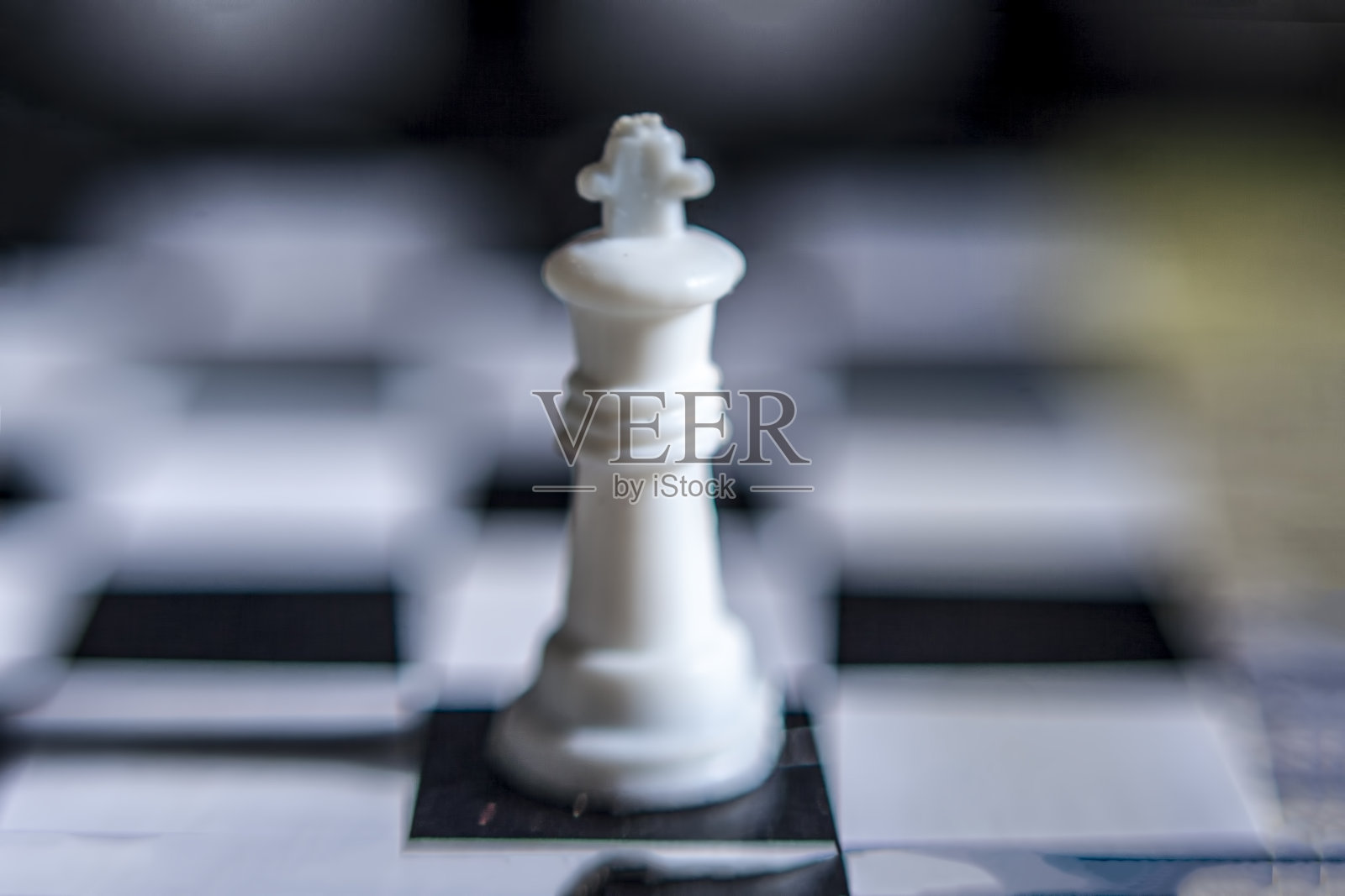 棋盘上的棋子。照片摄影图片