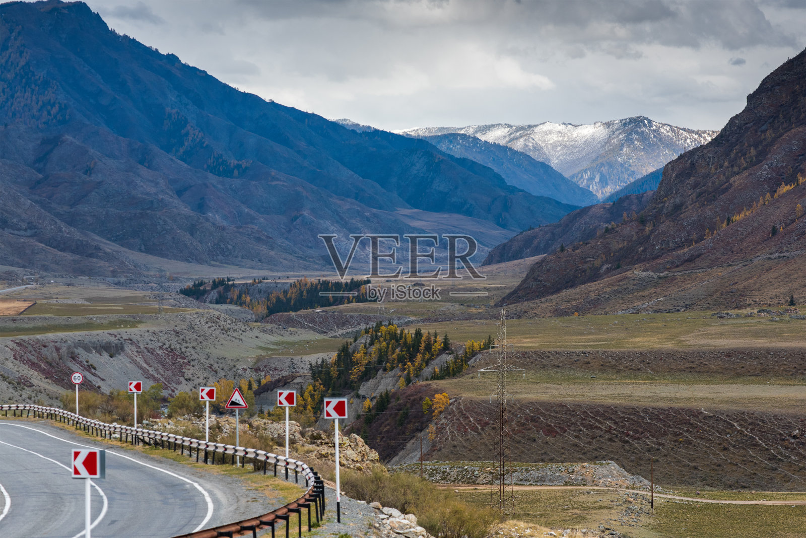 联邦公路M-52楚斯基路段。阿尔泰共和国。照片摄影图片