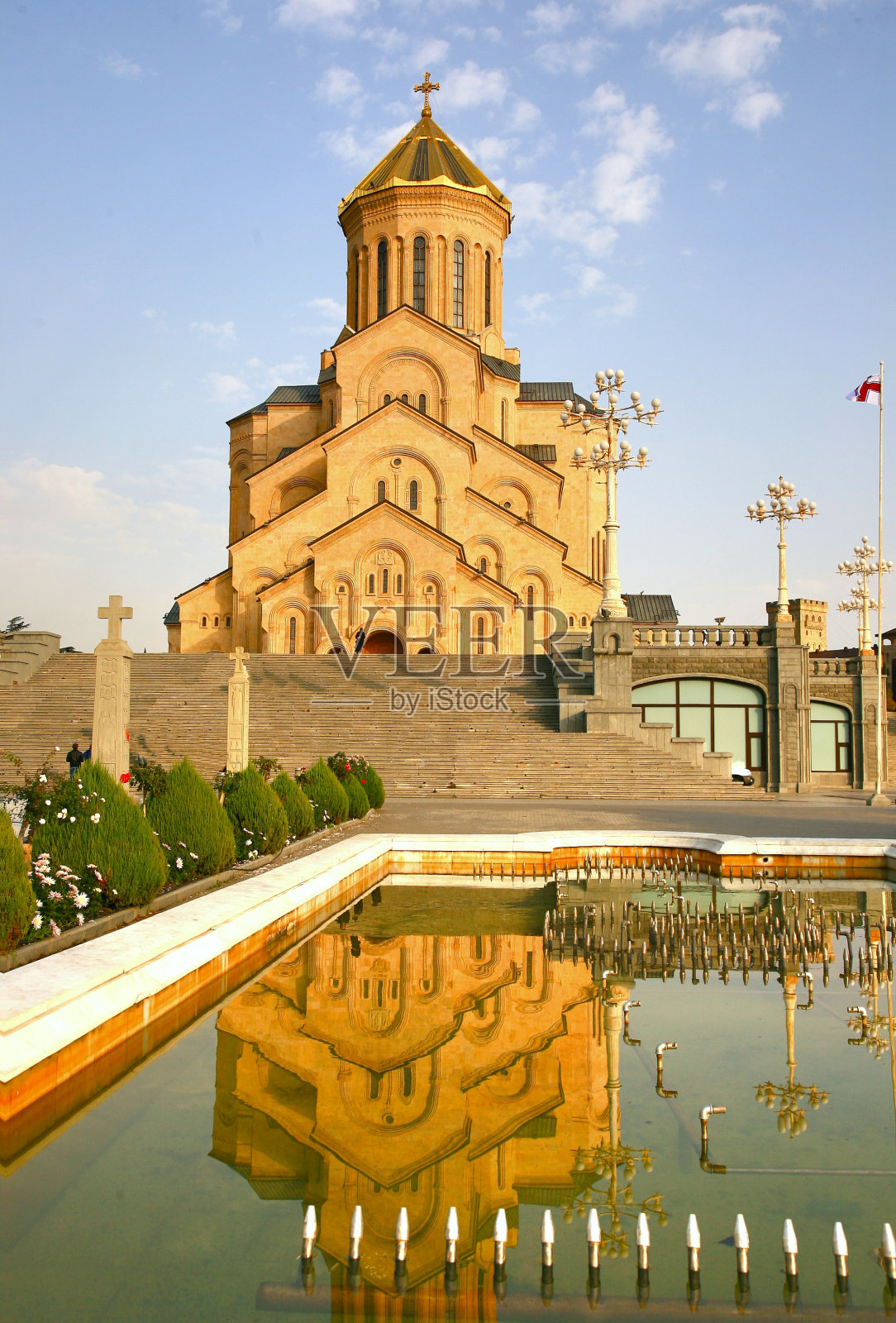 格鲁吉亚首都第比利斯的圣三一大教堂照片摄影图片