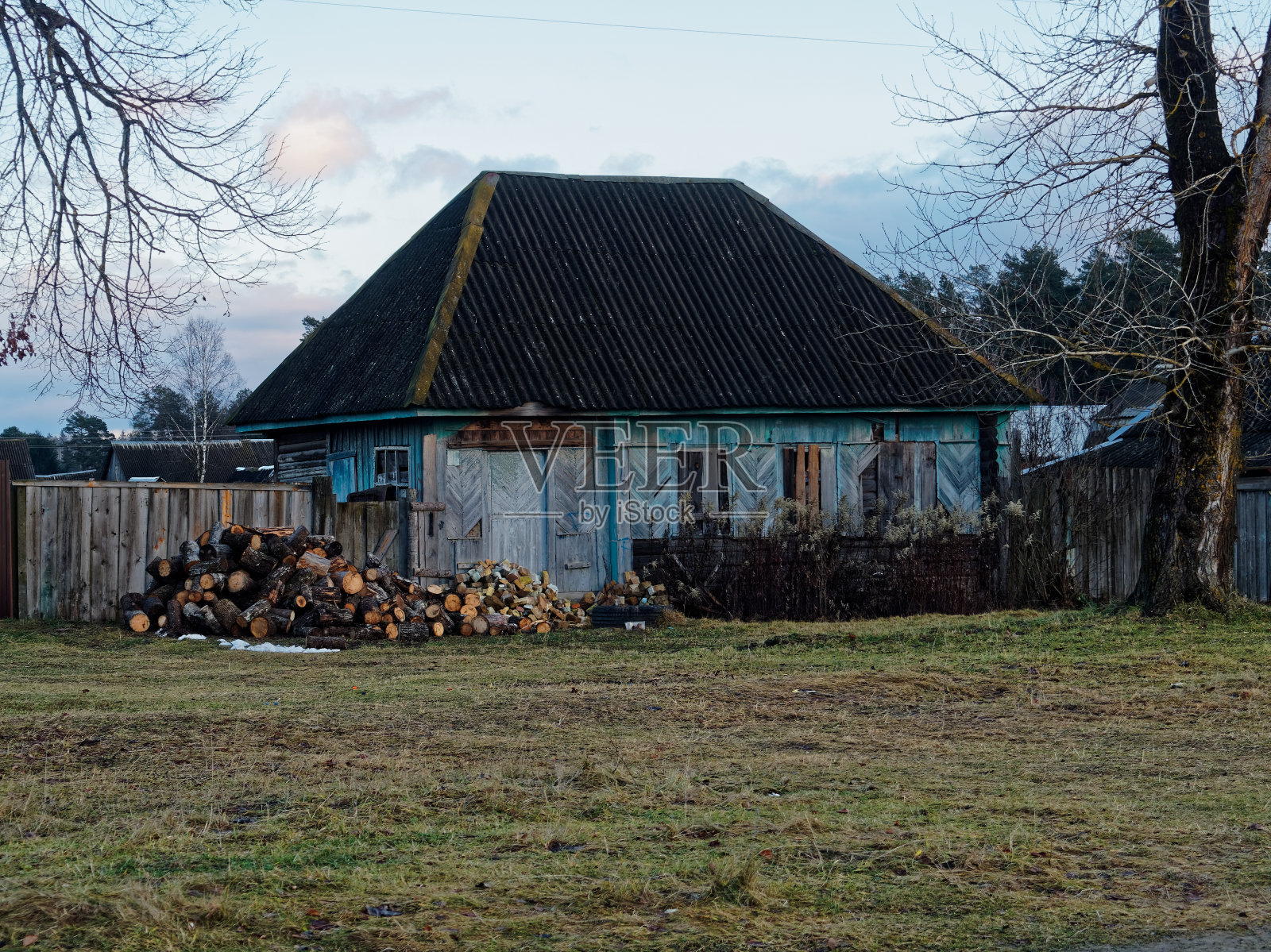 废弃的旧木屋照片摄影图片