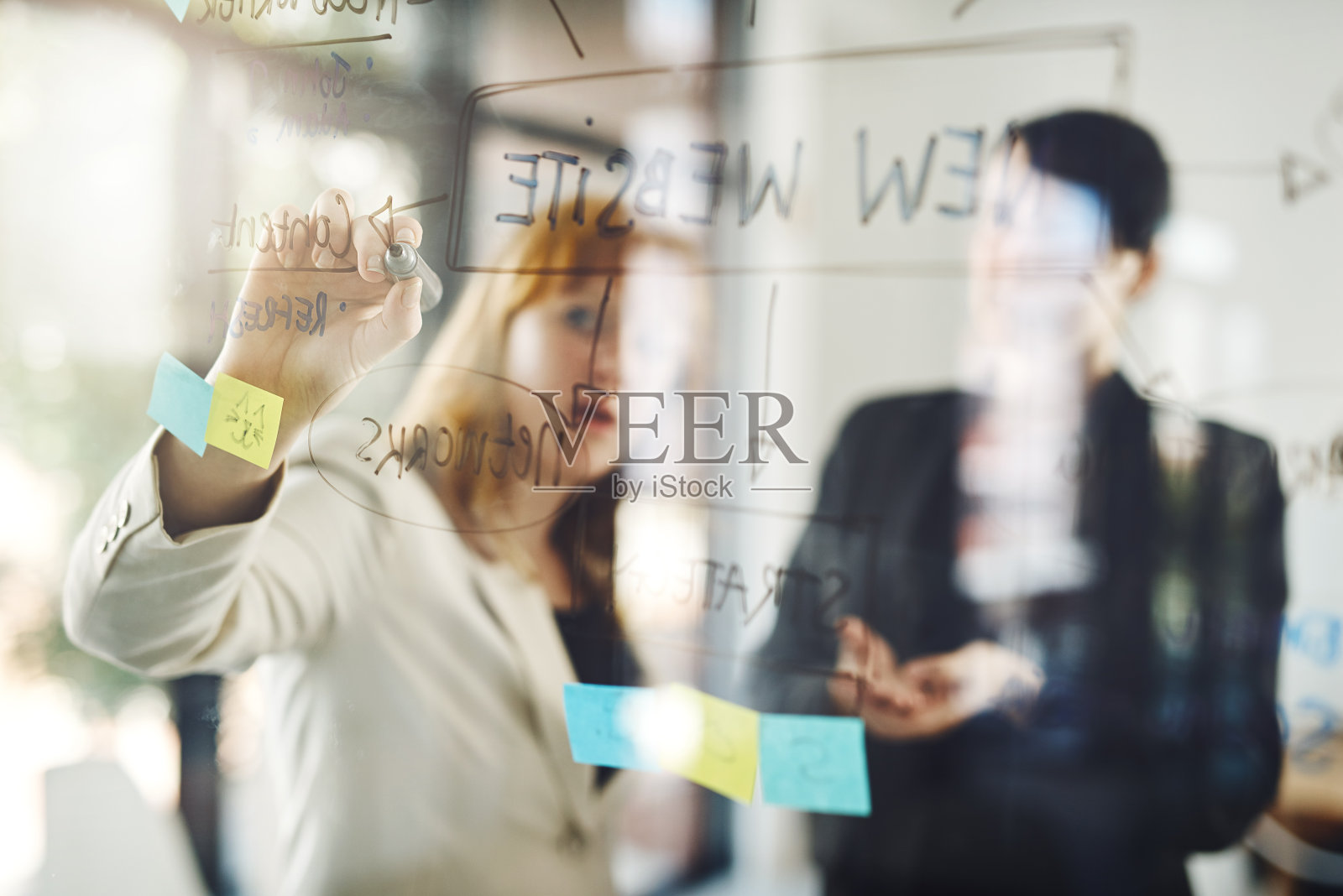 三个臭皮匠，顶个诸葛亮照片摄影图片