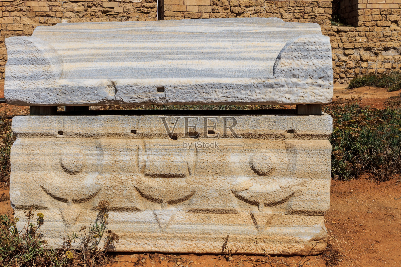 海法凯撒里的古董石。照片摄影图片