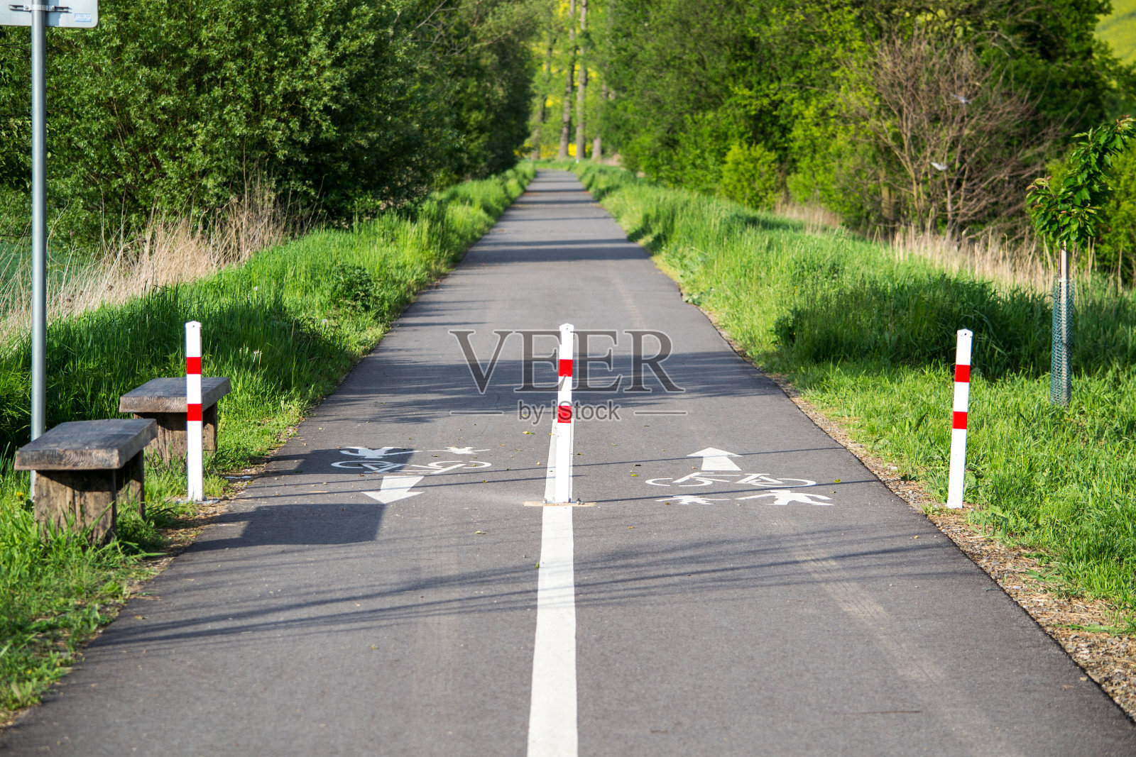 乡间的自行车道照片摄影图片
