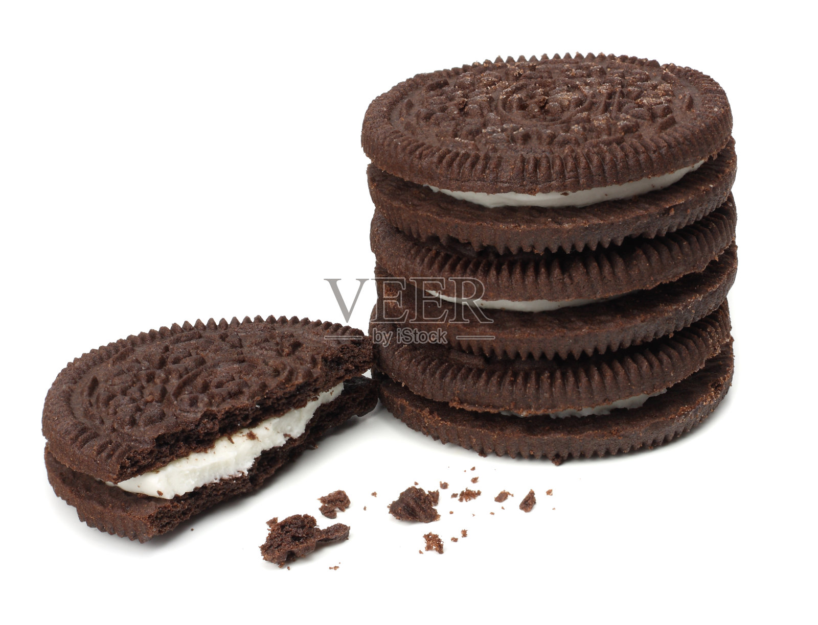 白色背景上的巧克力饼干照片摄影图片