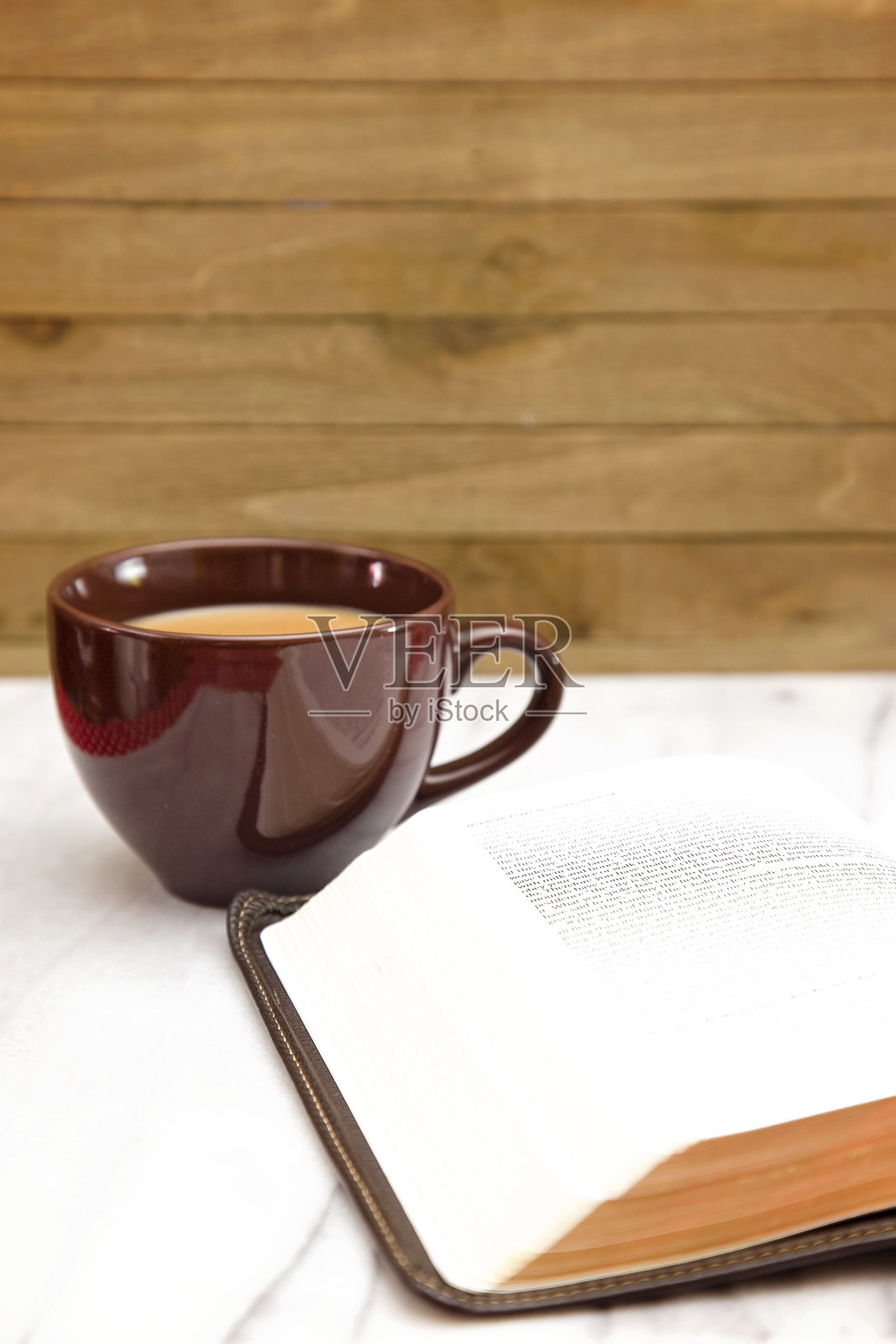 早餐要读圣经——开始一天的最好方式就是读圣经照片摄影图片