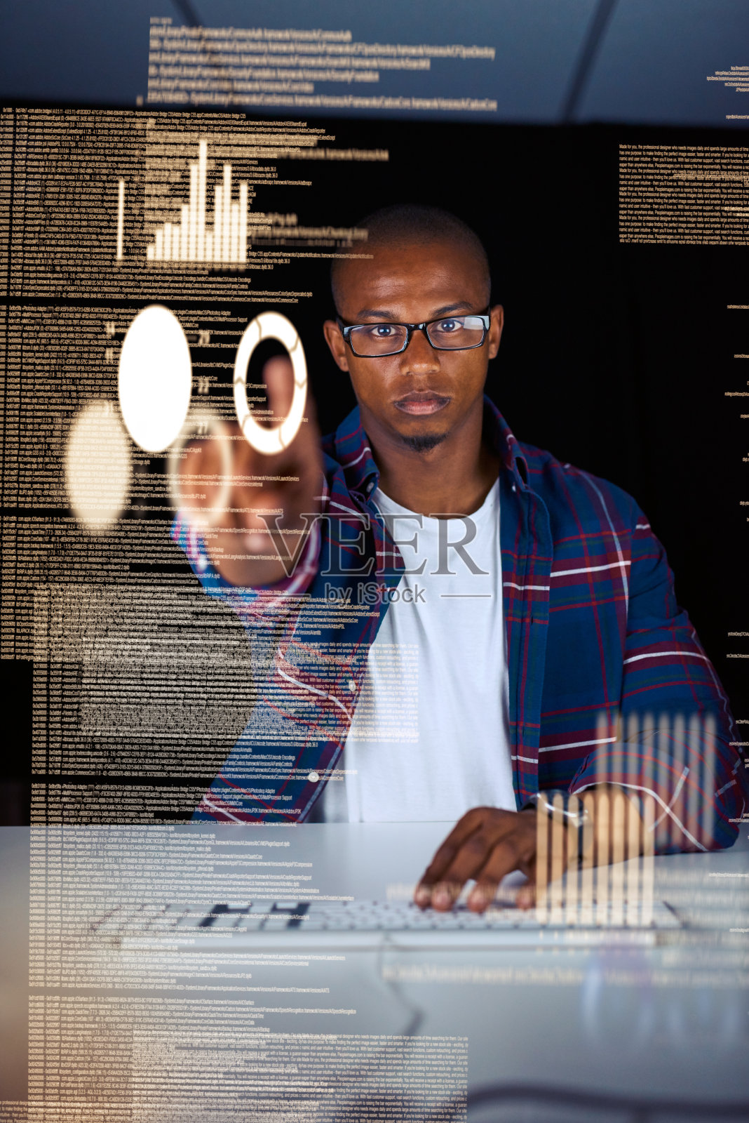 他是位编码专家照片摄影图片