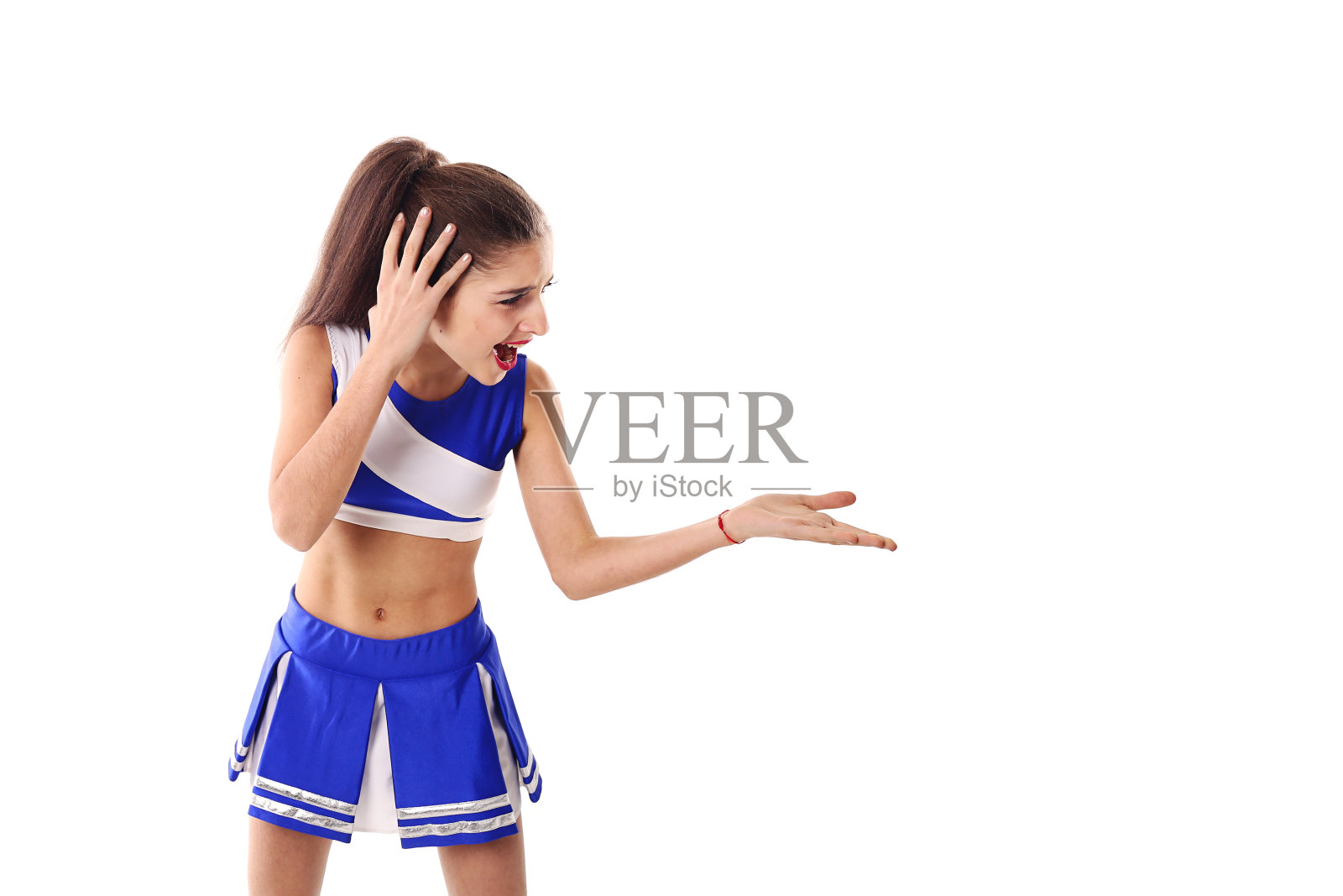 蓝色和白色背景的年轻啦啦队长。孤立在白色背景上。照片摄影图片