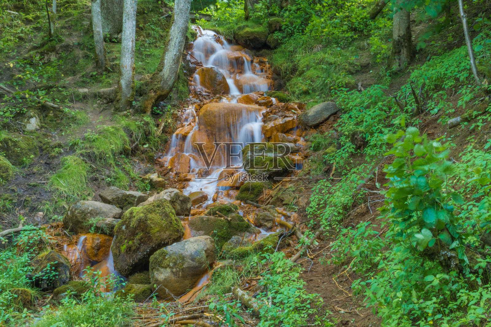 拉脱维亚的红石瀑布，Vaive。照片摄影图片
