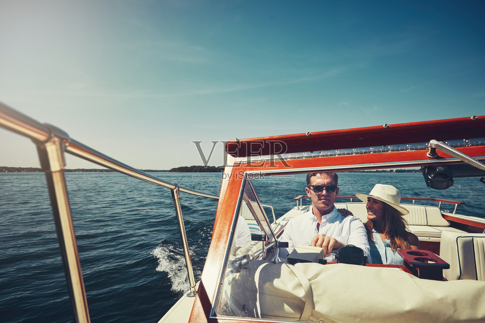 他们的第一次海洋探险照片摄影图片