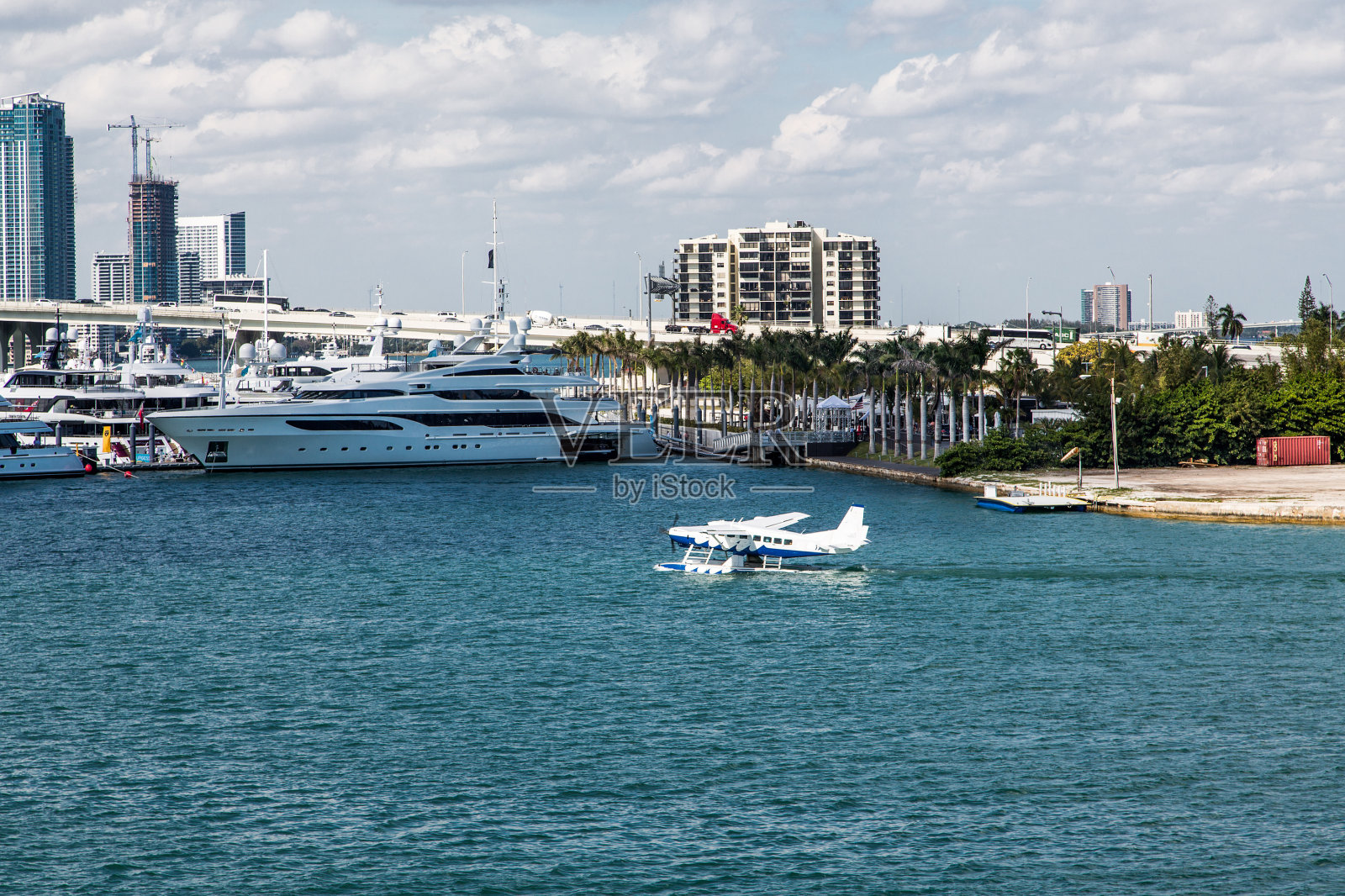 水上飞机的游艇照片摄影图片