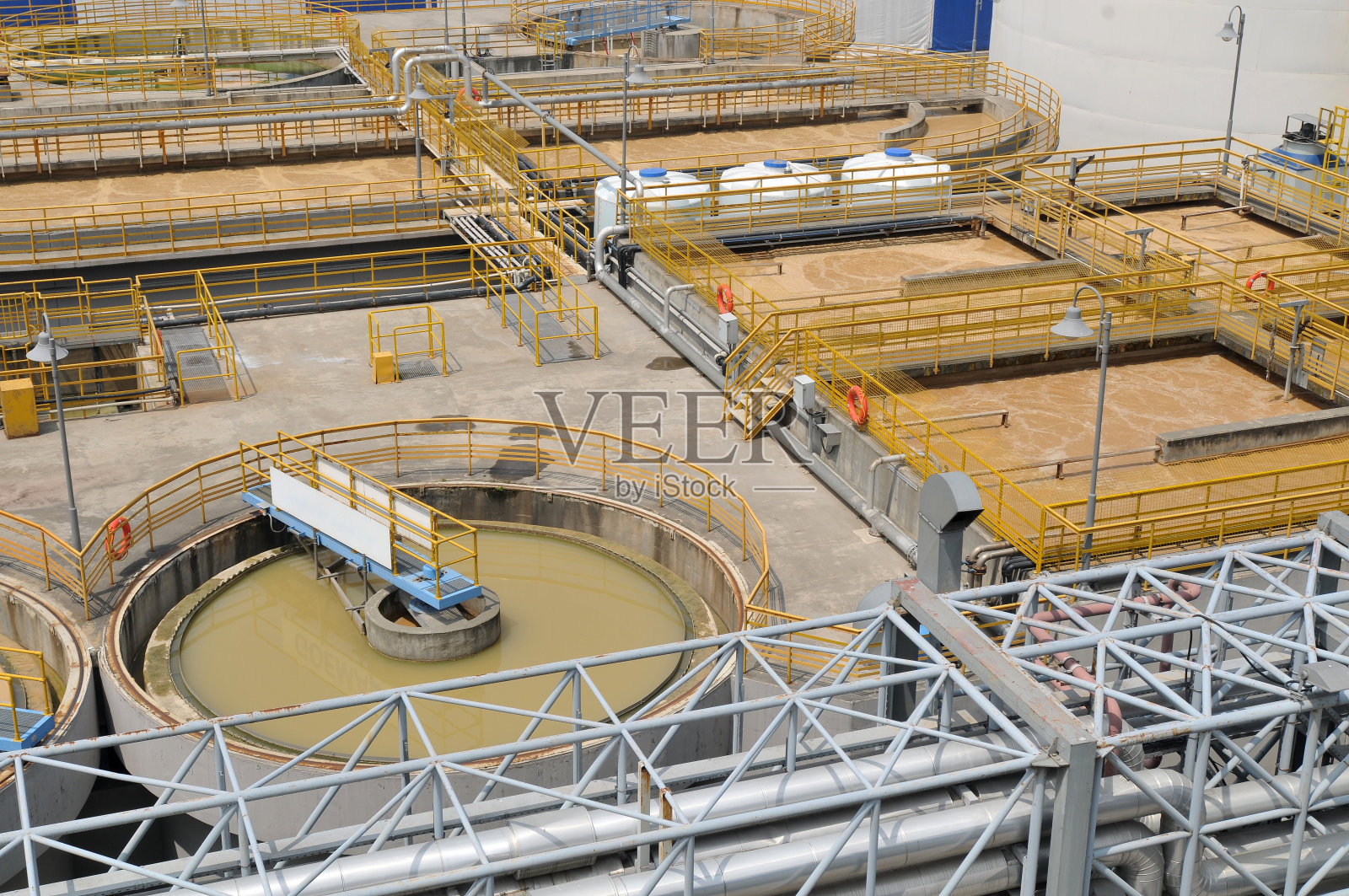 水处理厂固体接触沉淀池式污泥再循环工艺照片摄影图片