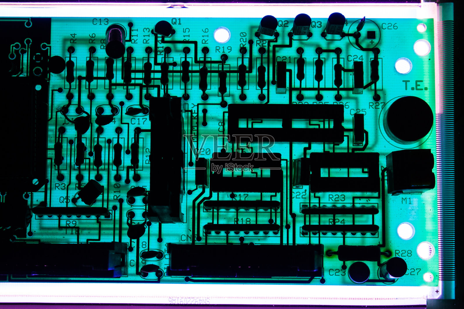 电脑主板闪闪发光照片摄影图片