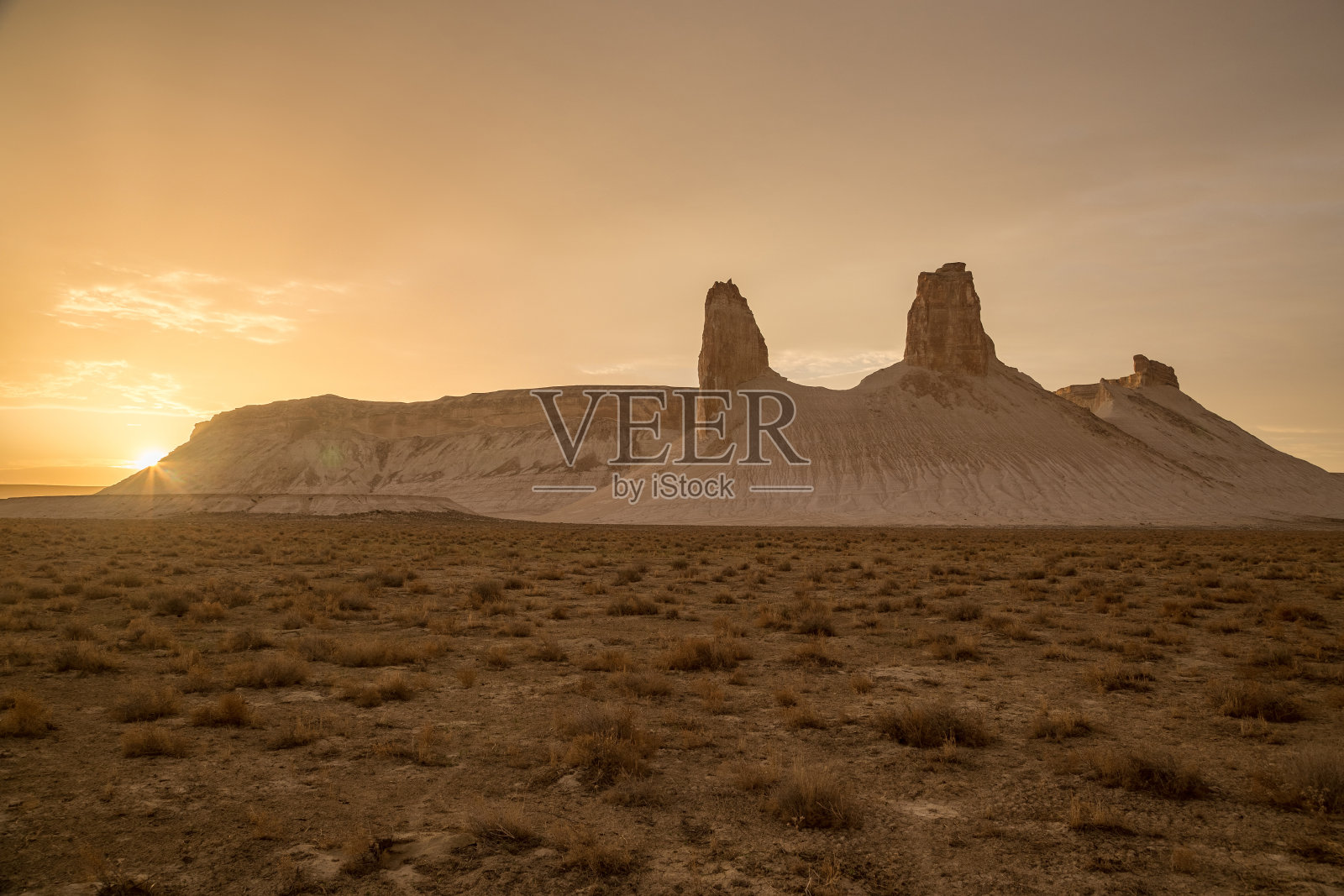 波斯吉拉峡谷的日落，哈萨克斯坦乌斯特的中国人照片摄影图片