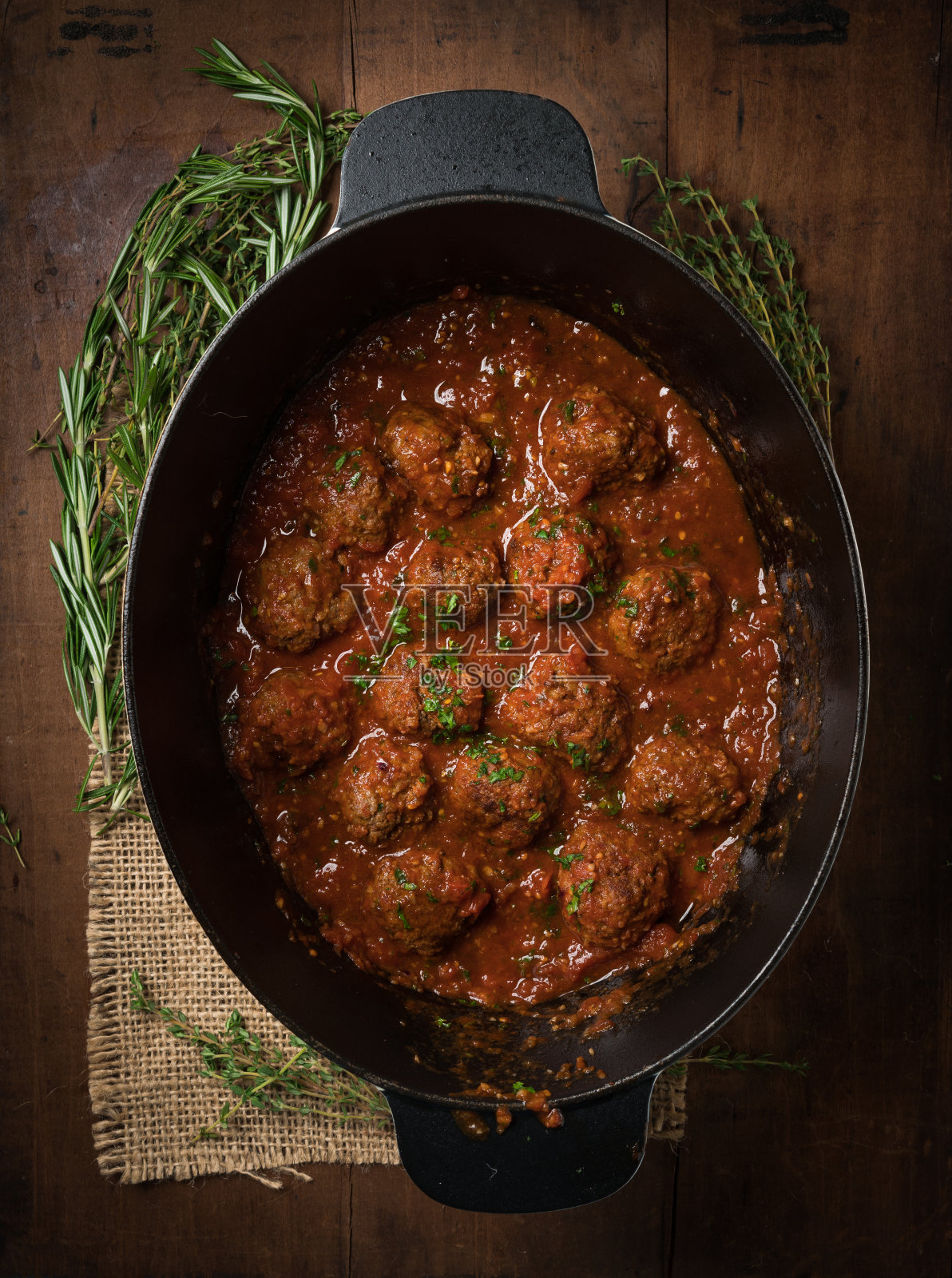 铸铁肉丸照片摄影图片