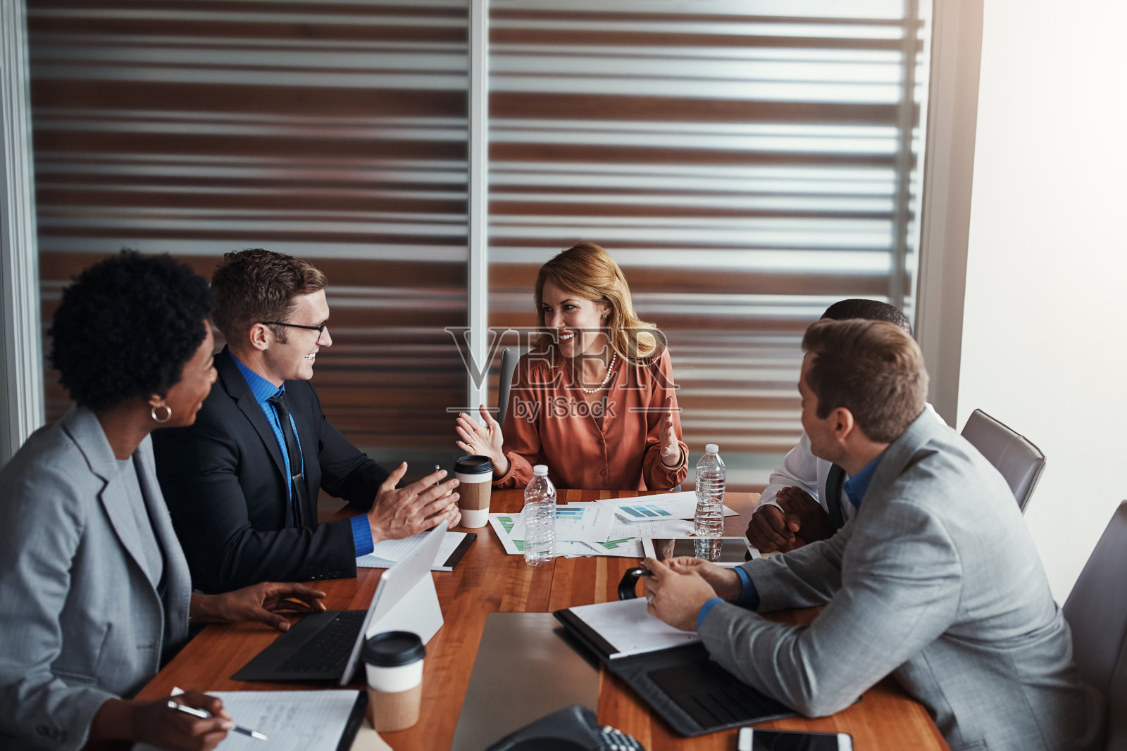 一起追逐他们的创业梦想照片摄影图片