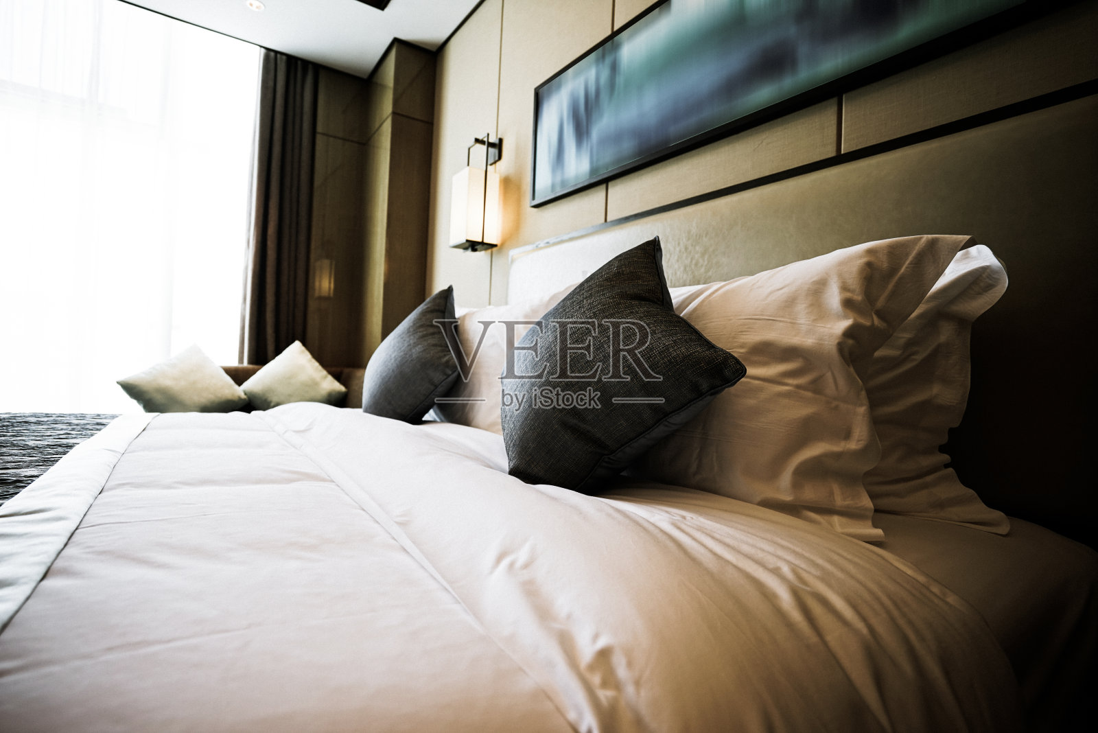 优雅舒适的卧室内饰照片摄影图片