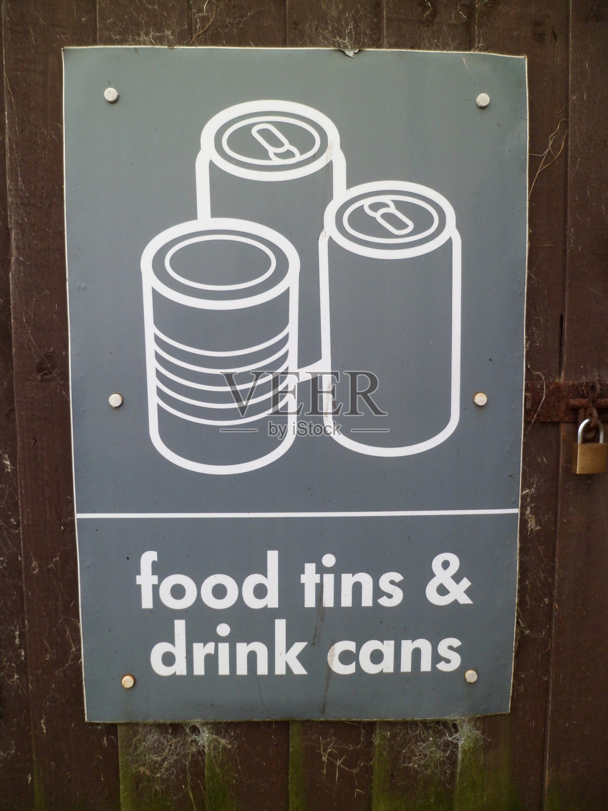 食品罐头和饮料罐回收站照片摄影图片