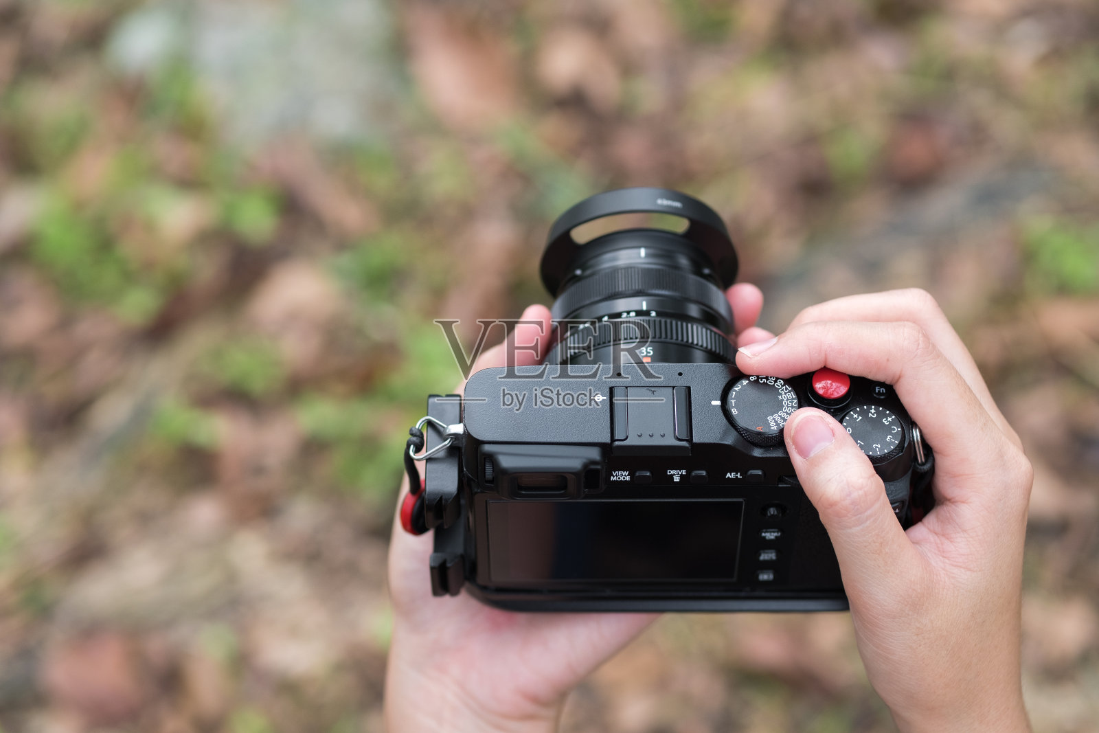 摄影师，相机在手。照片的爱好照片摄影图片