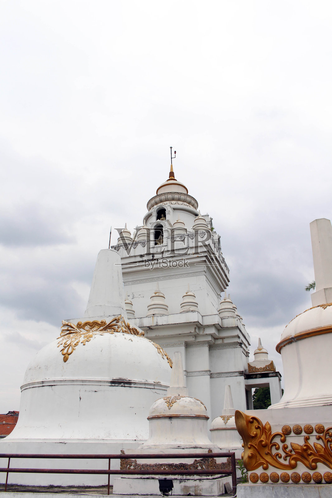 印度尼西亚三宝垄的泰国（上座部）佛教寺庙照片摄影图片