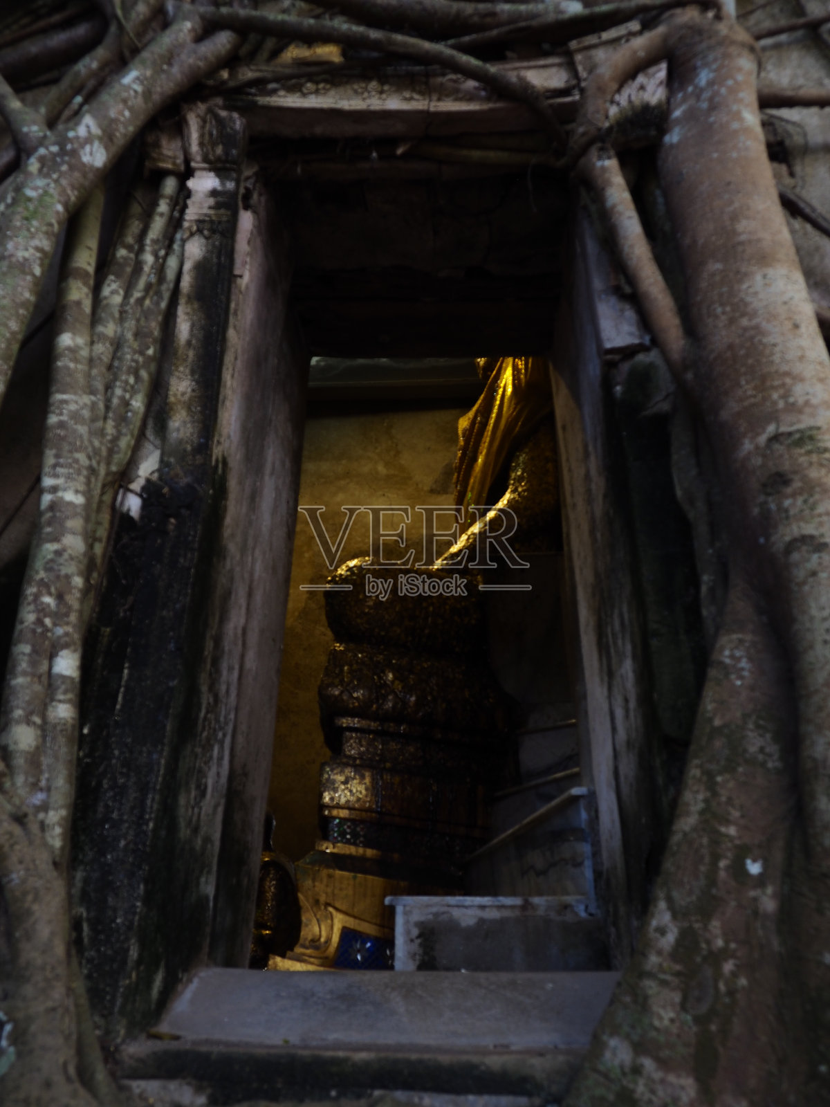 特写佛像在Wat Bang KUNG照片摄影图片