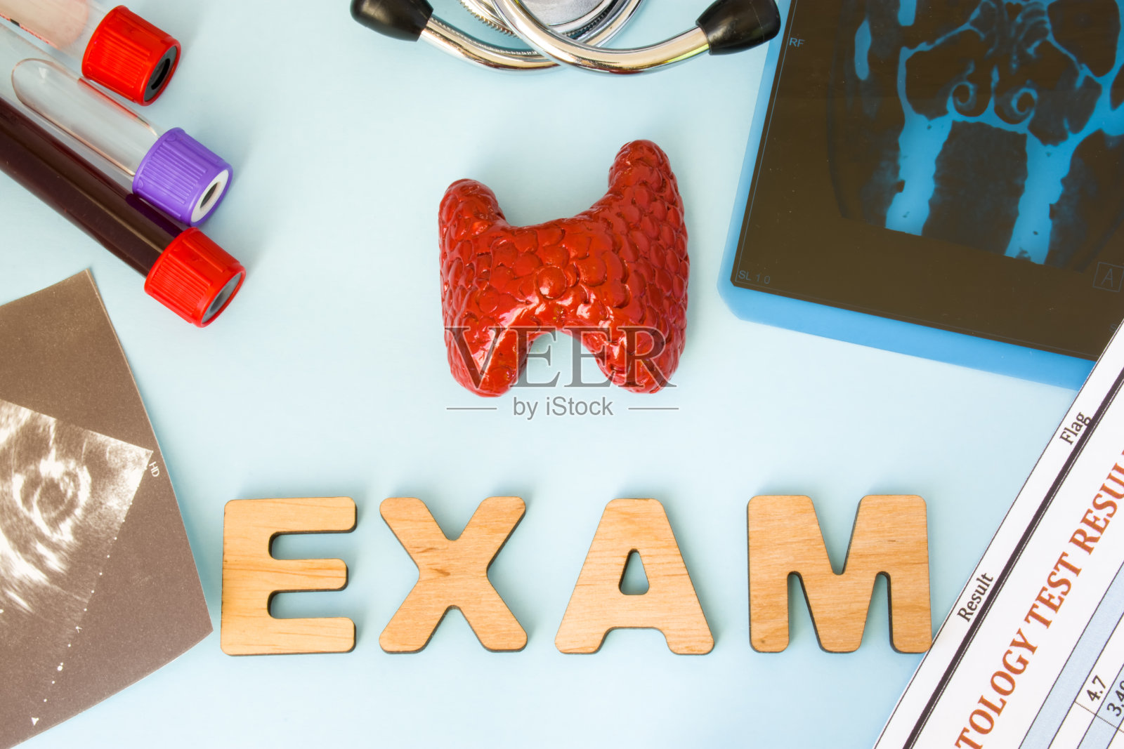 内分泌科检查-甲状腺检查及检查图。甲状腺解剖模型周围医疗、实验室检查(MRI、超声)、设备及检查结果(激素)照片摄影图片