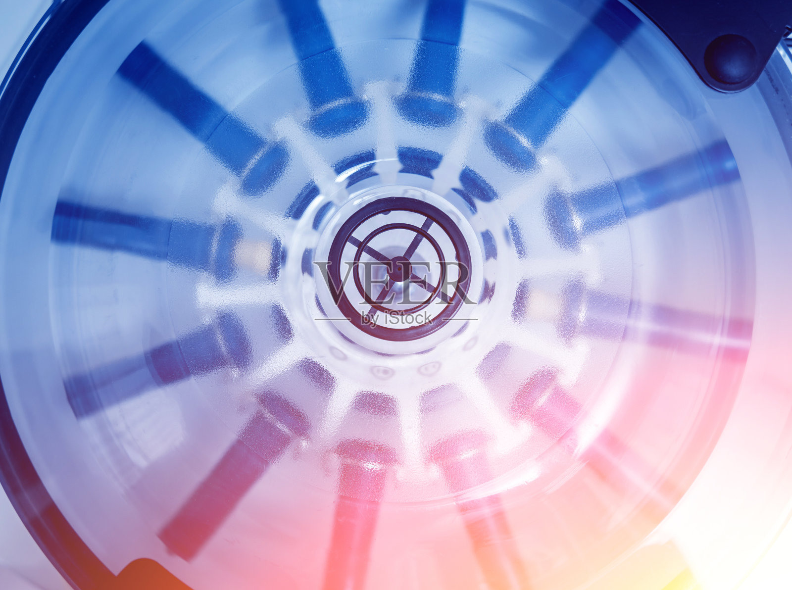 富含血小板血浆准备。离心管中有血液。照片摄影图片