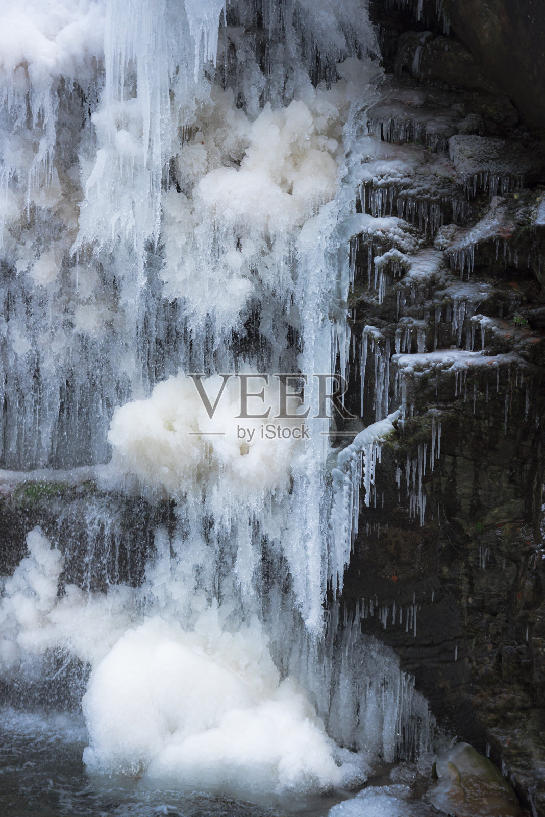 山间瀑布照片摄影图片