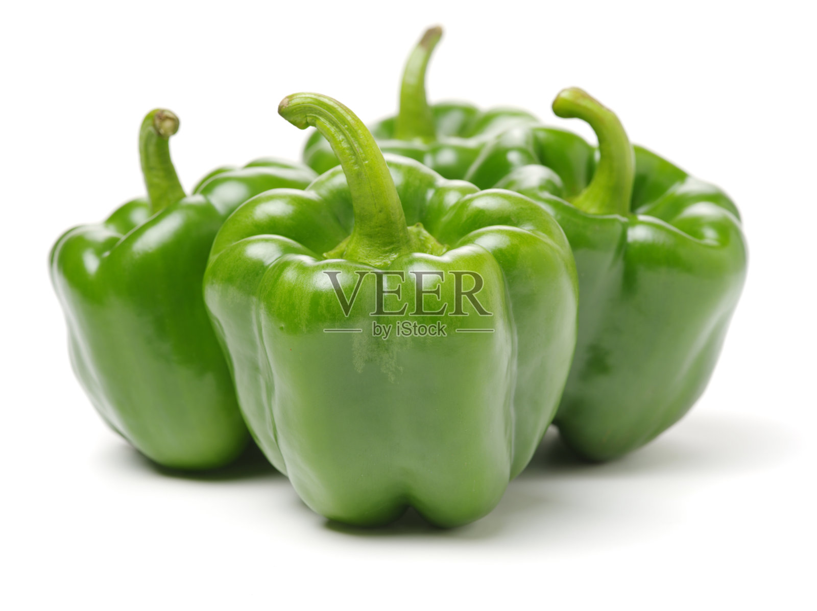 孤立的绿色辣椒夫妇在白色的背景照片摄影图片