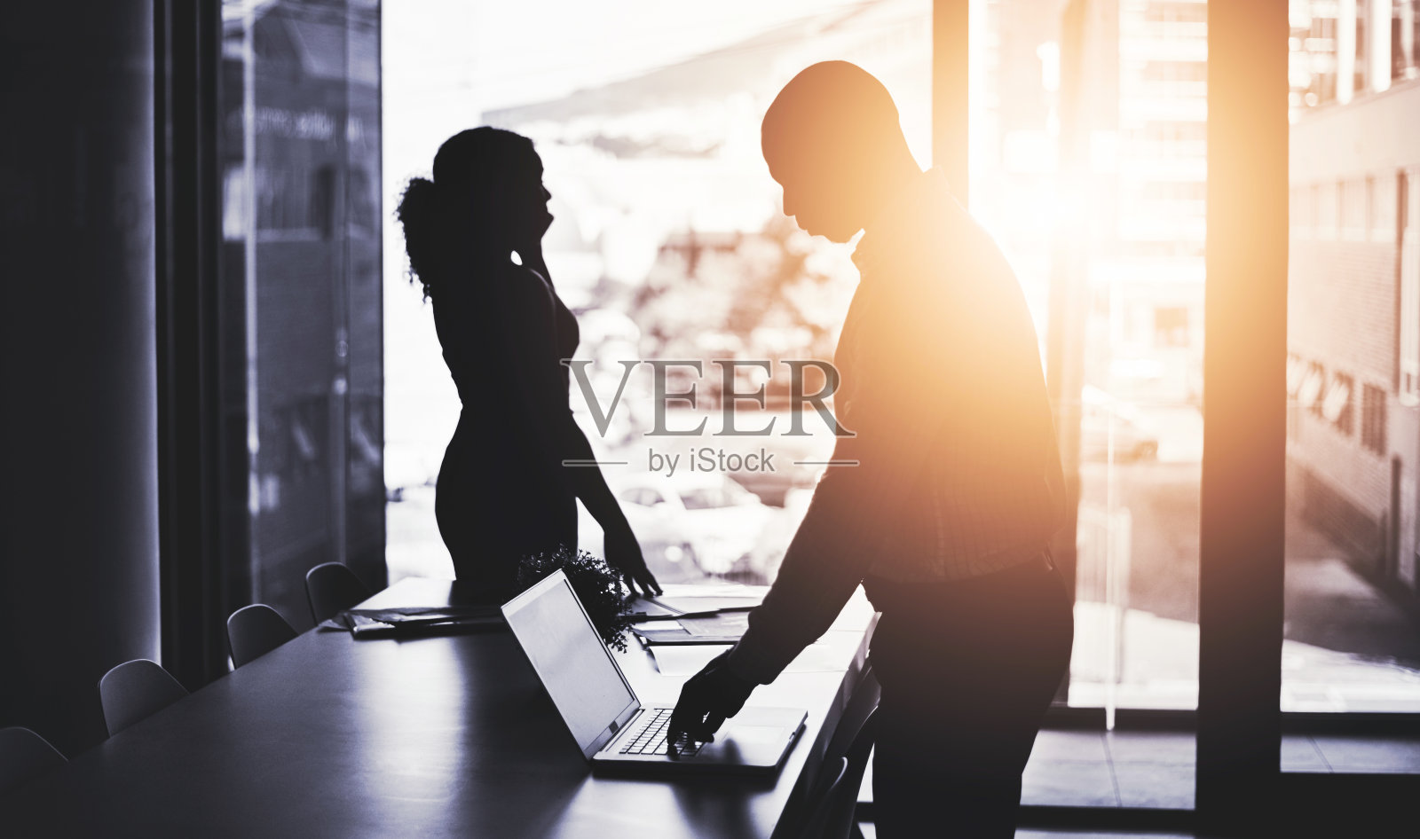 他们不逃避艰苦的工作照片摄影图片