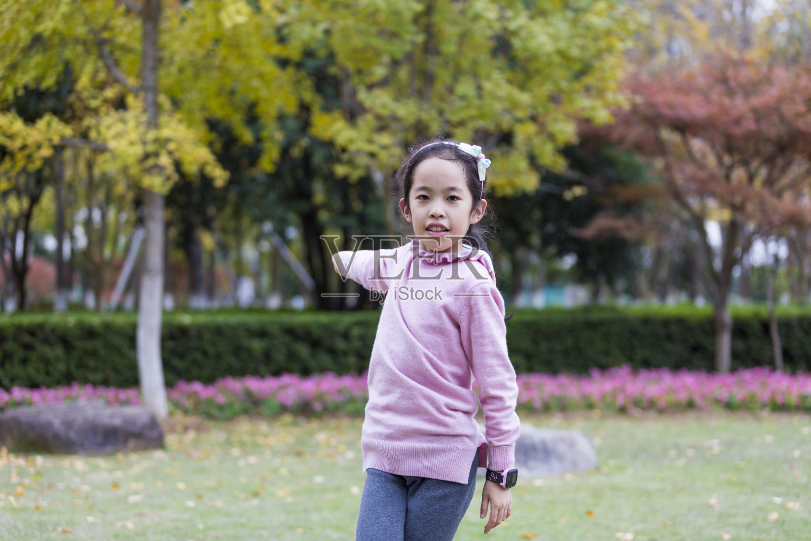 跳舞的女孩。照片摄影图片