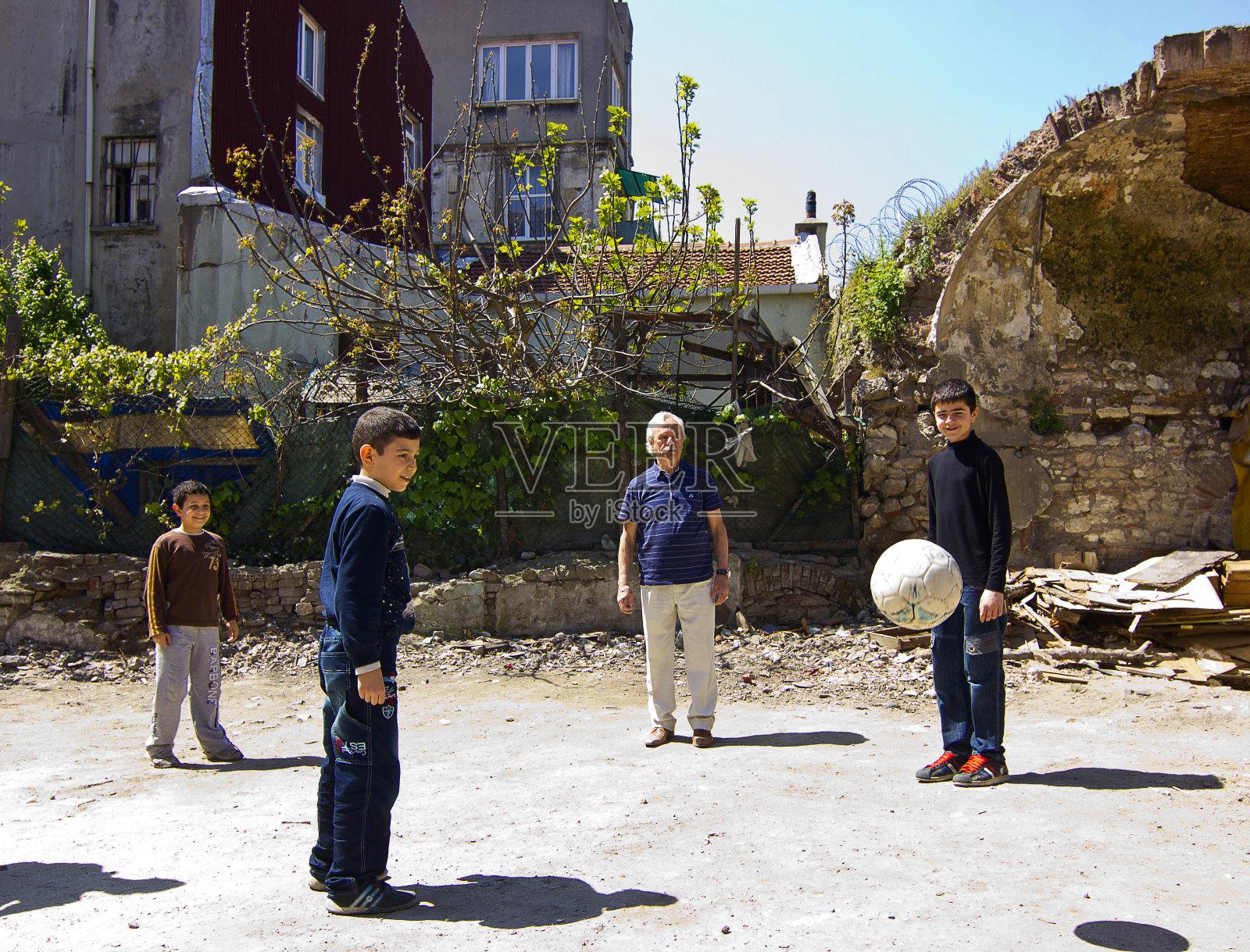 爷爷和孙子一起快乐照片摄影图片