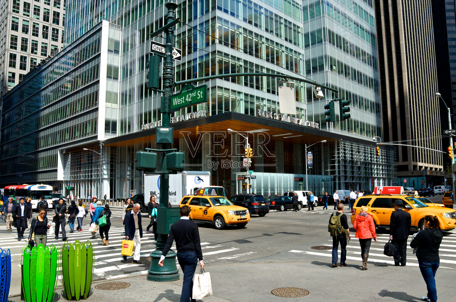 曼哈顿第42街和第6街的纽约十字路口照片摄影图片