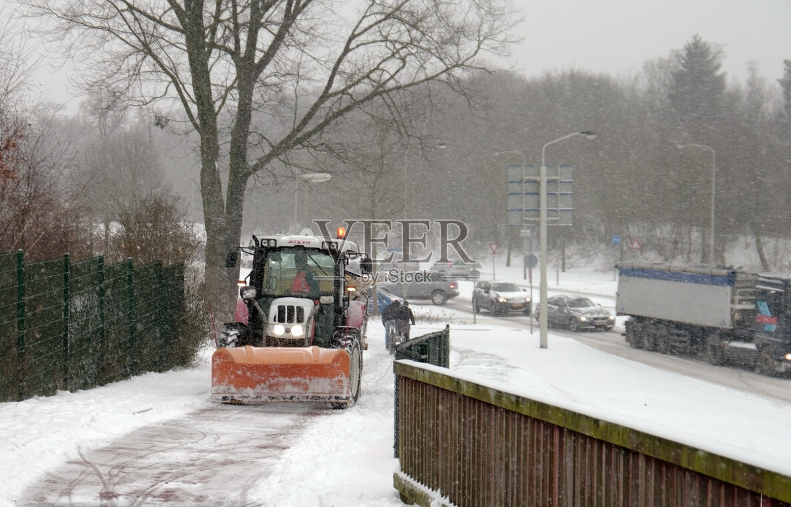 林堡下大雪照片摄影图片