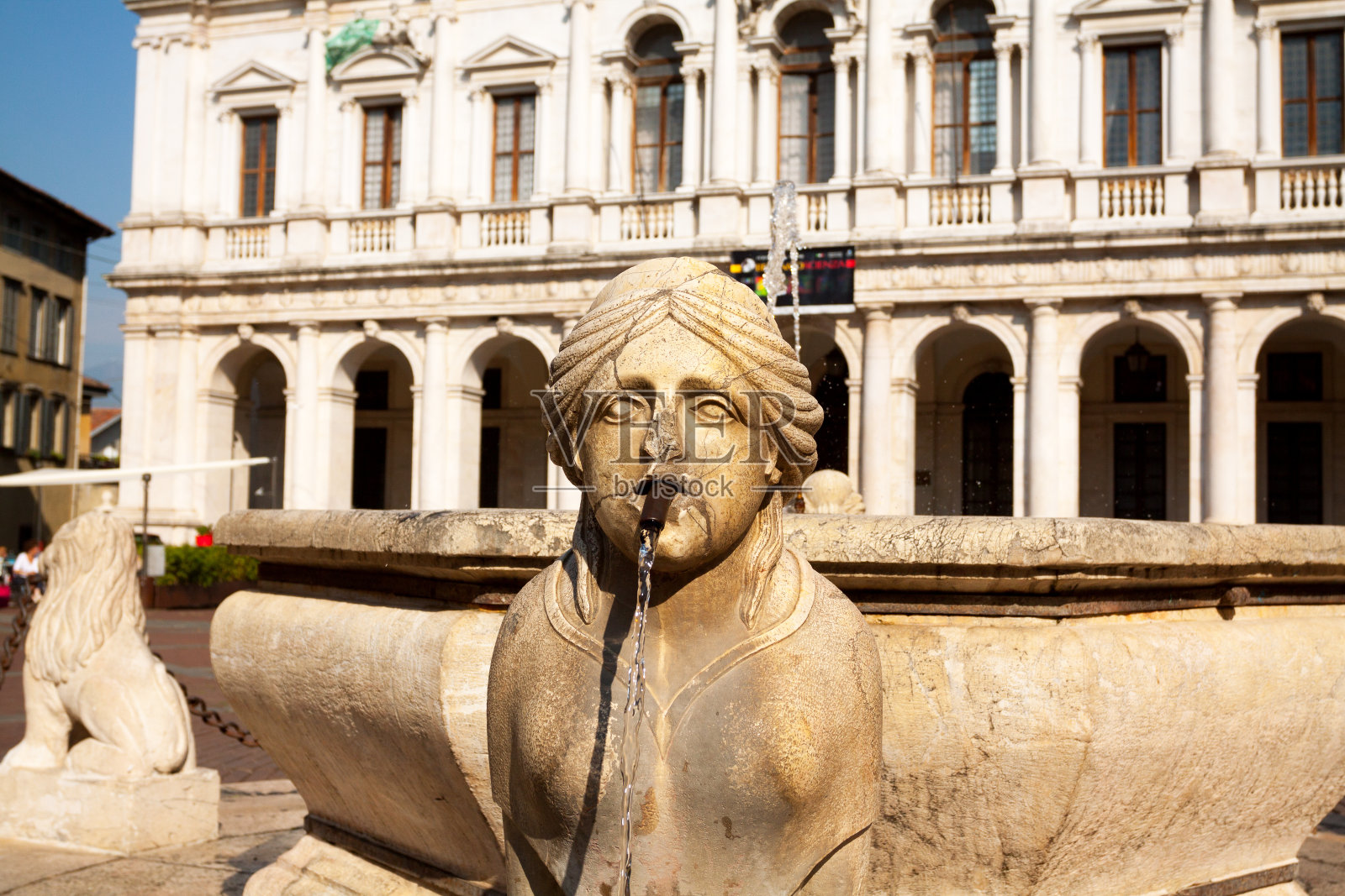 老城区喷泉照片摄影图片