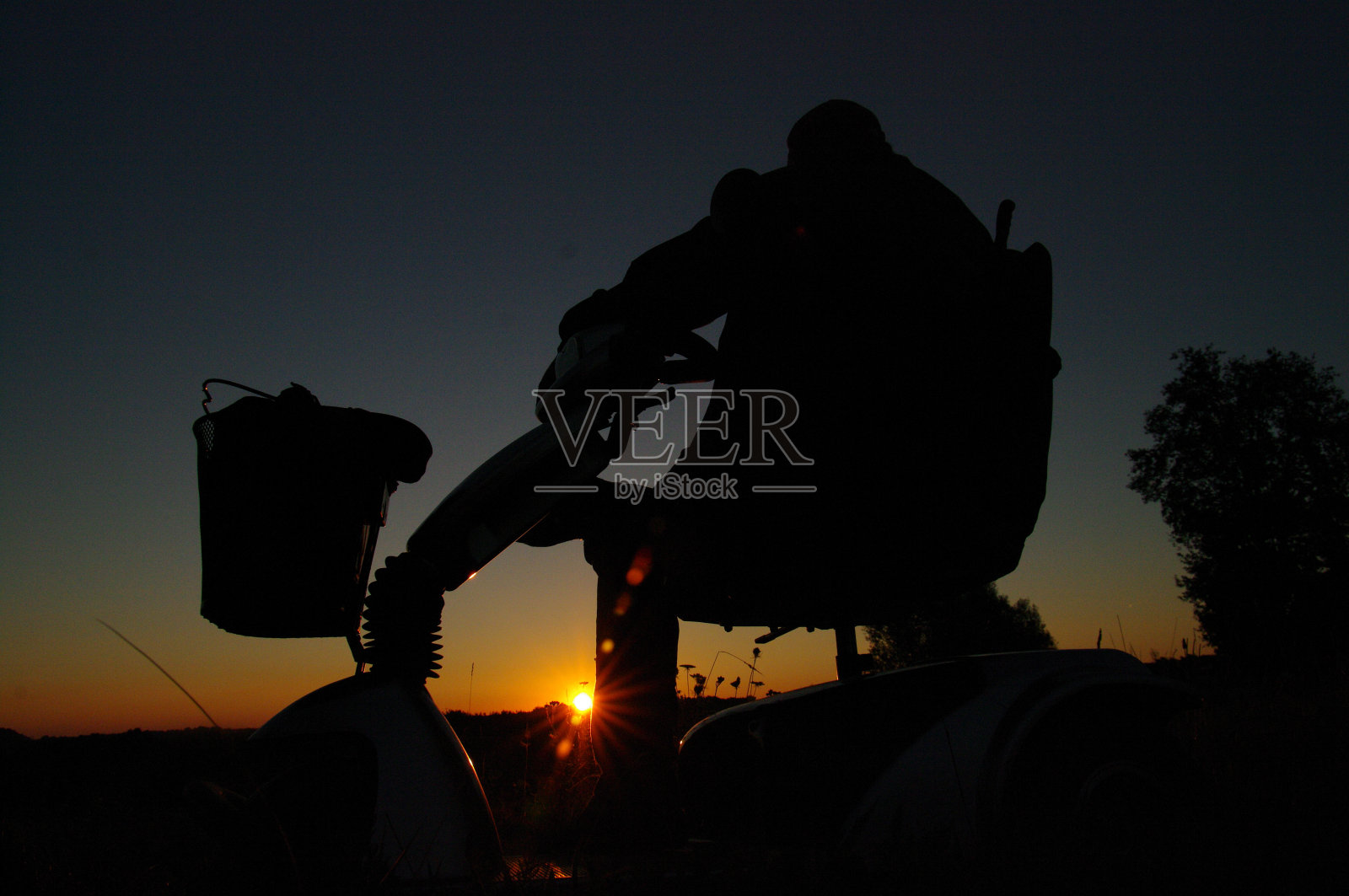 欣赏日出照片摄影图片